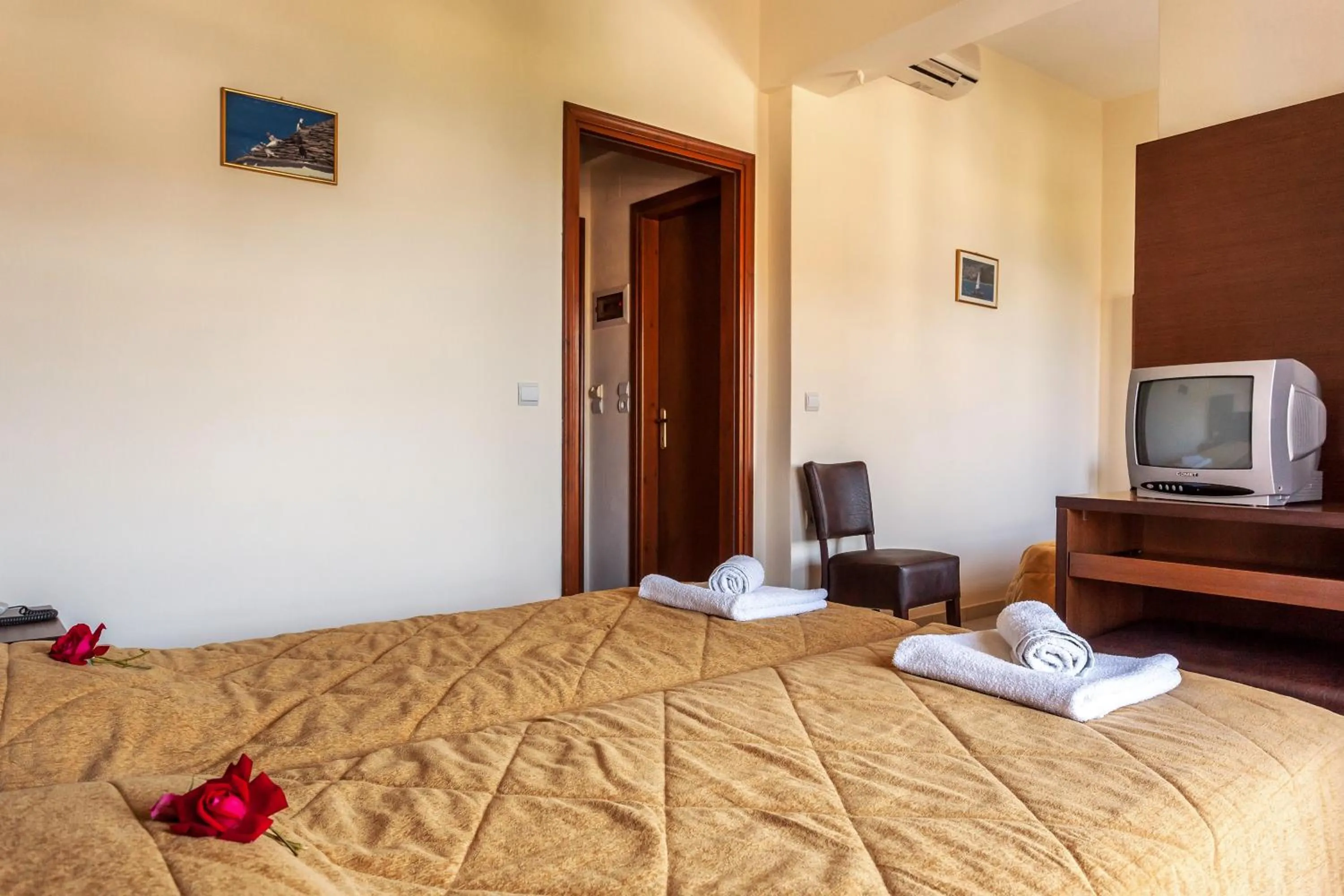 Shower, Bed in Aeolos Hotel