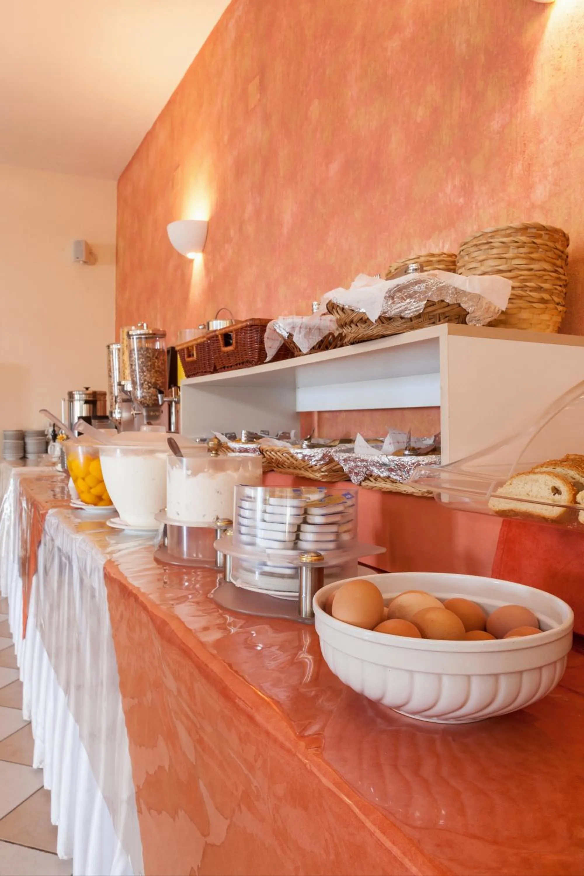 Restaurant/places to eat in Aeolos Hotel