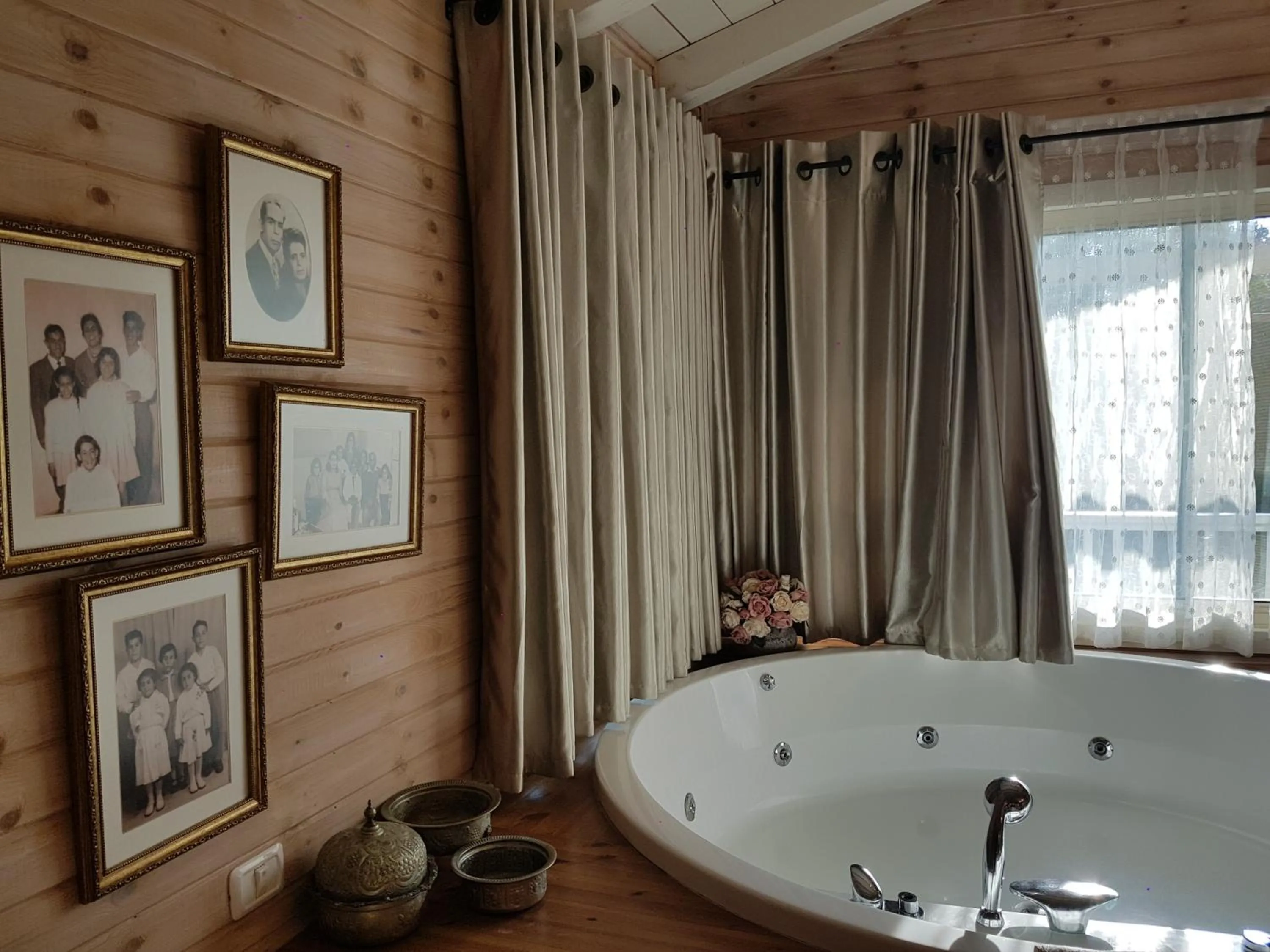 Hot Tub in Betzel Ha'Ella