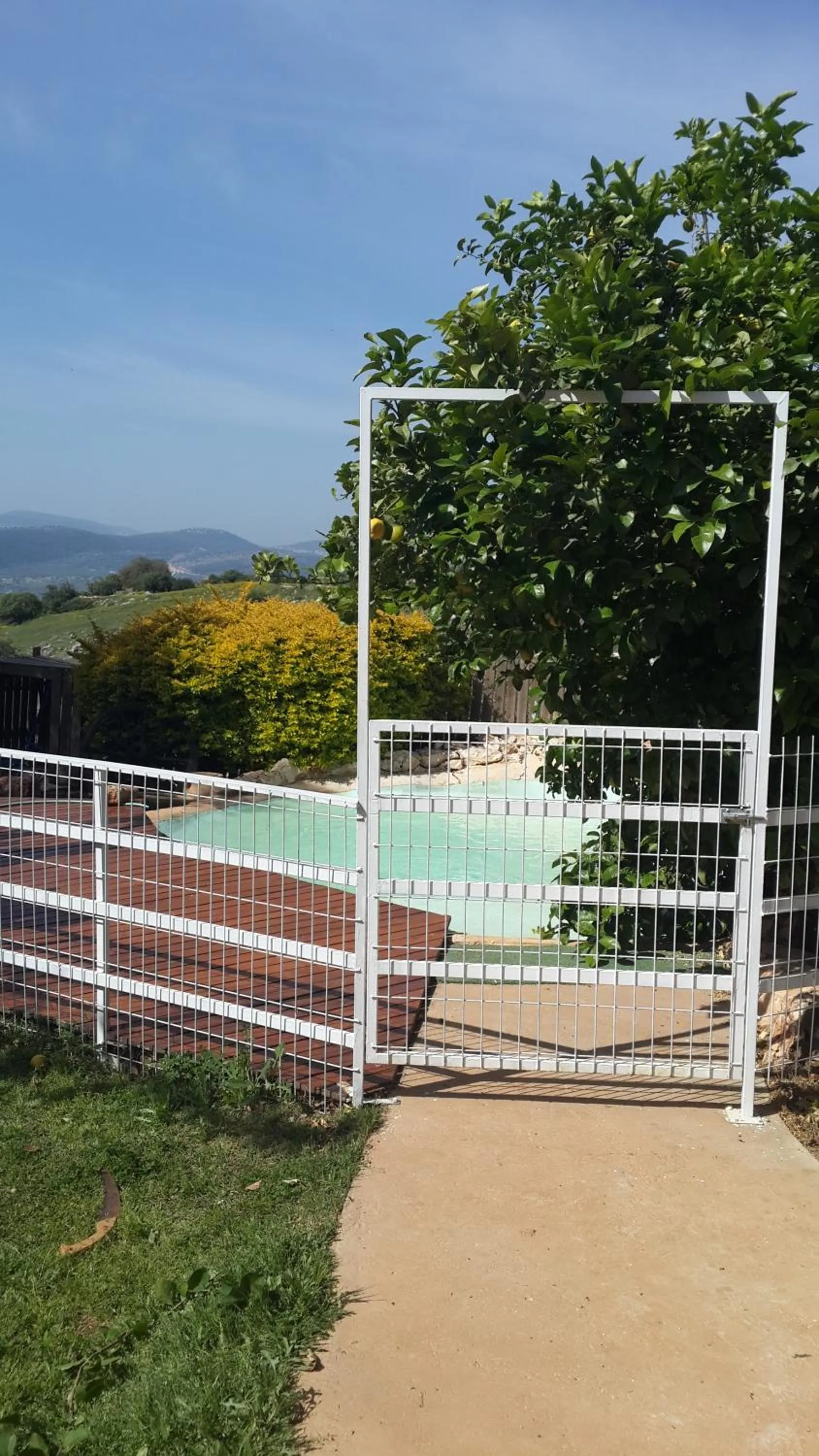 Garden in Betzel Ha'Ella