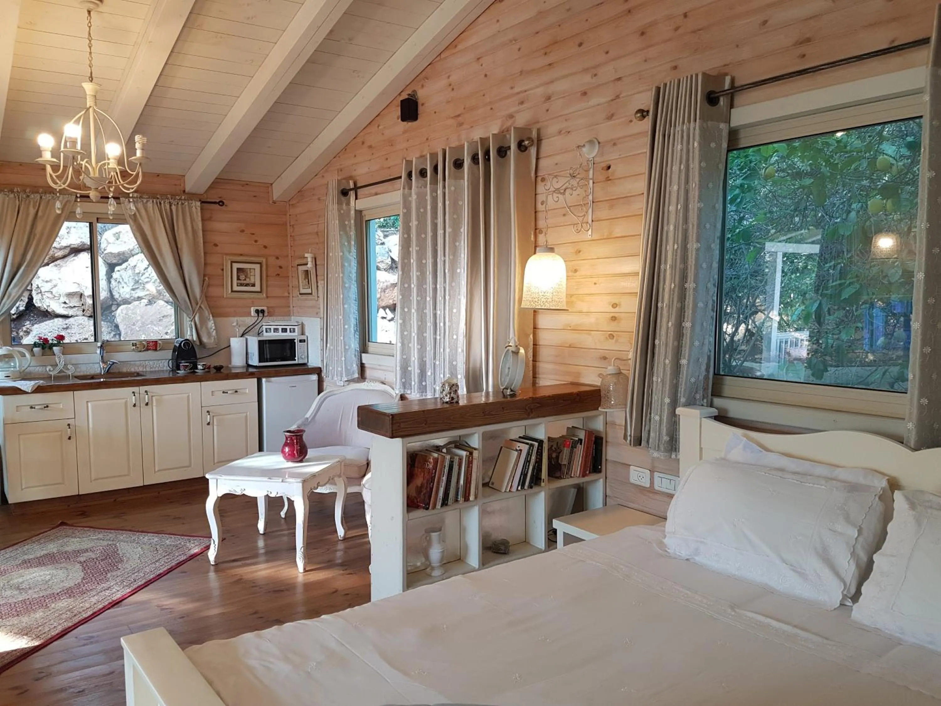 Bed in Betzel Ha'Ella