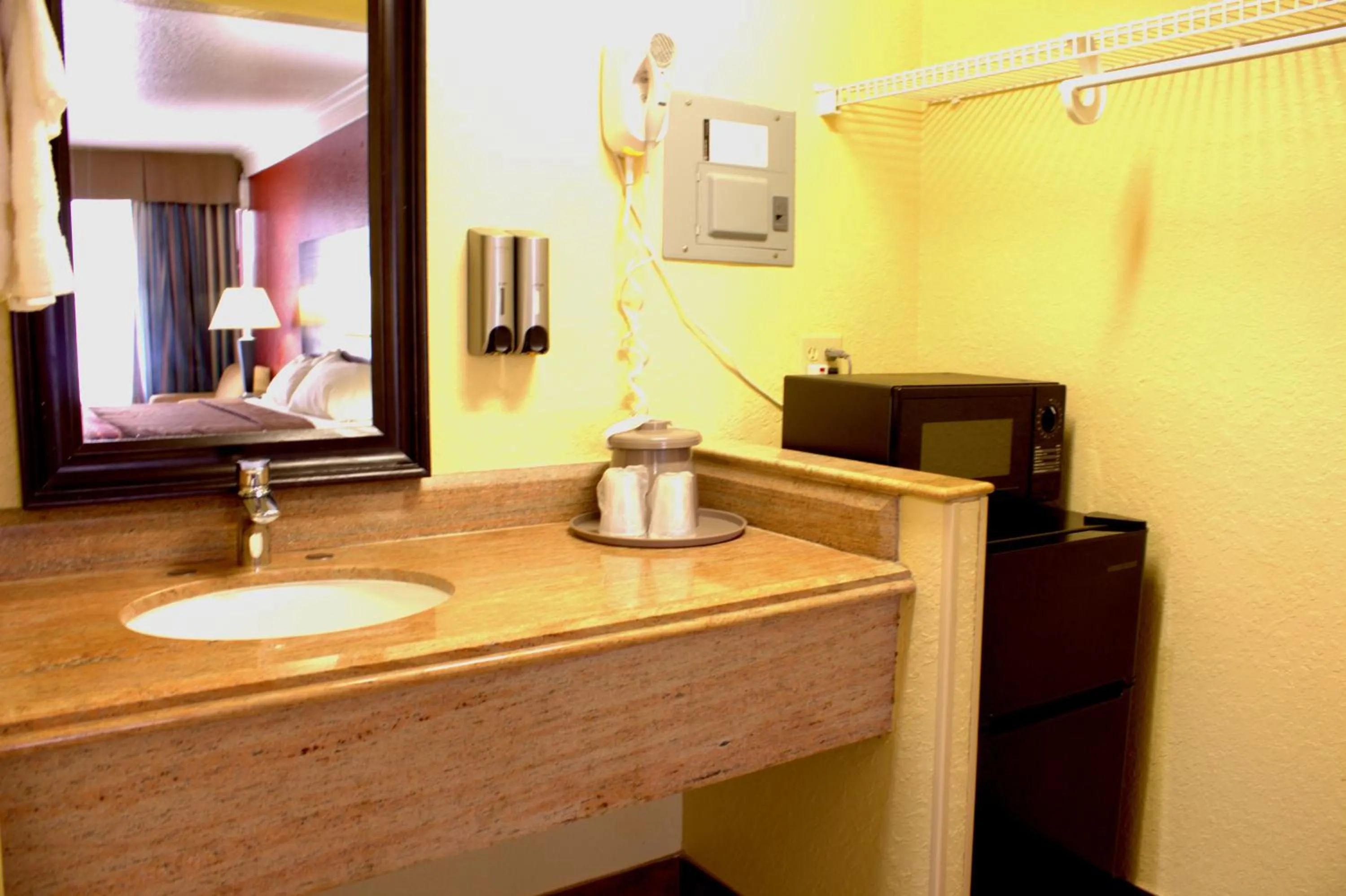 Bathroom in Polynesian Inn