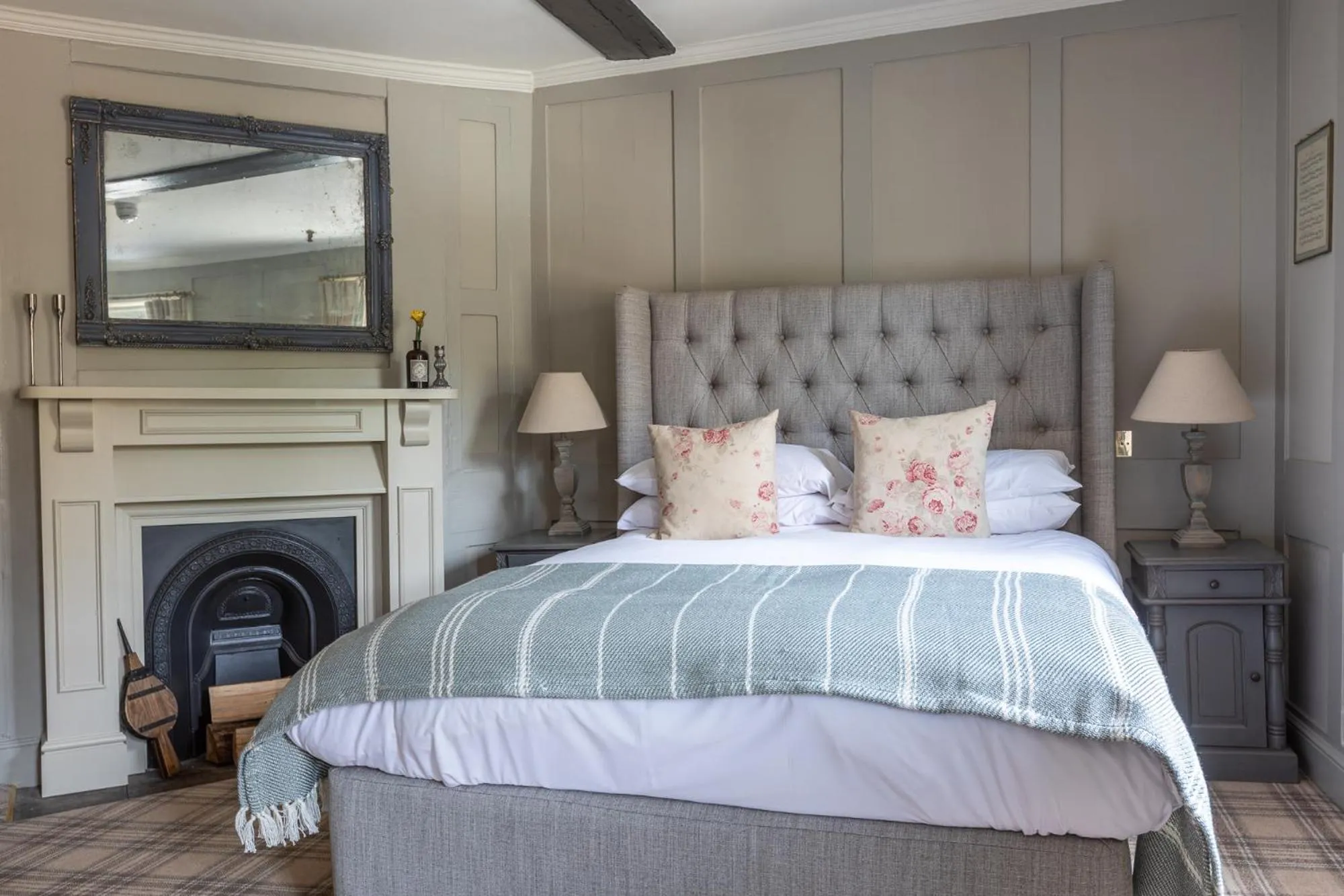 Bedroom, Bed in The Running Horses