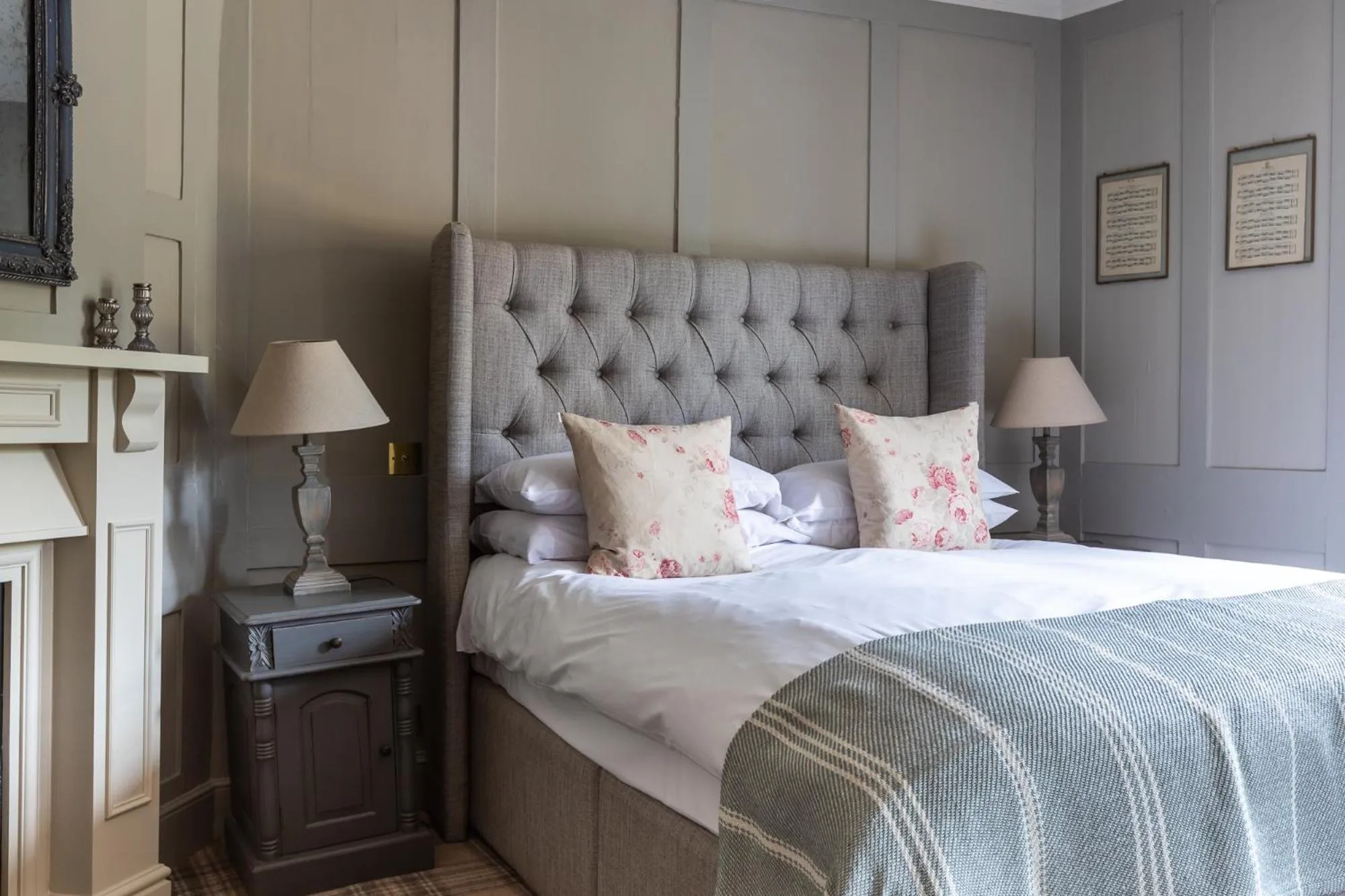 Bedroom, Bed in The Running Horses