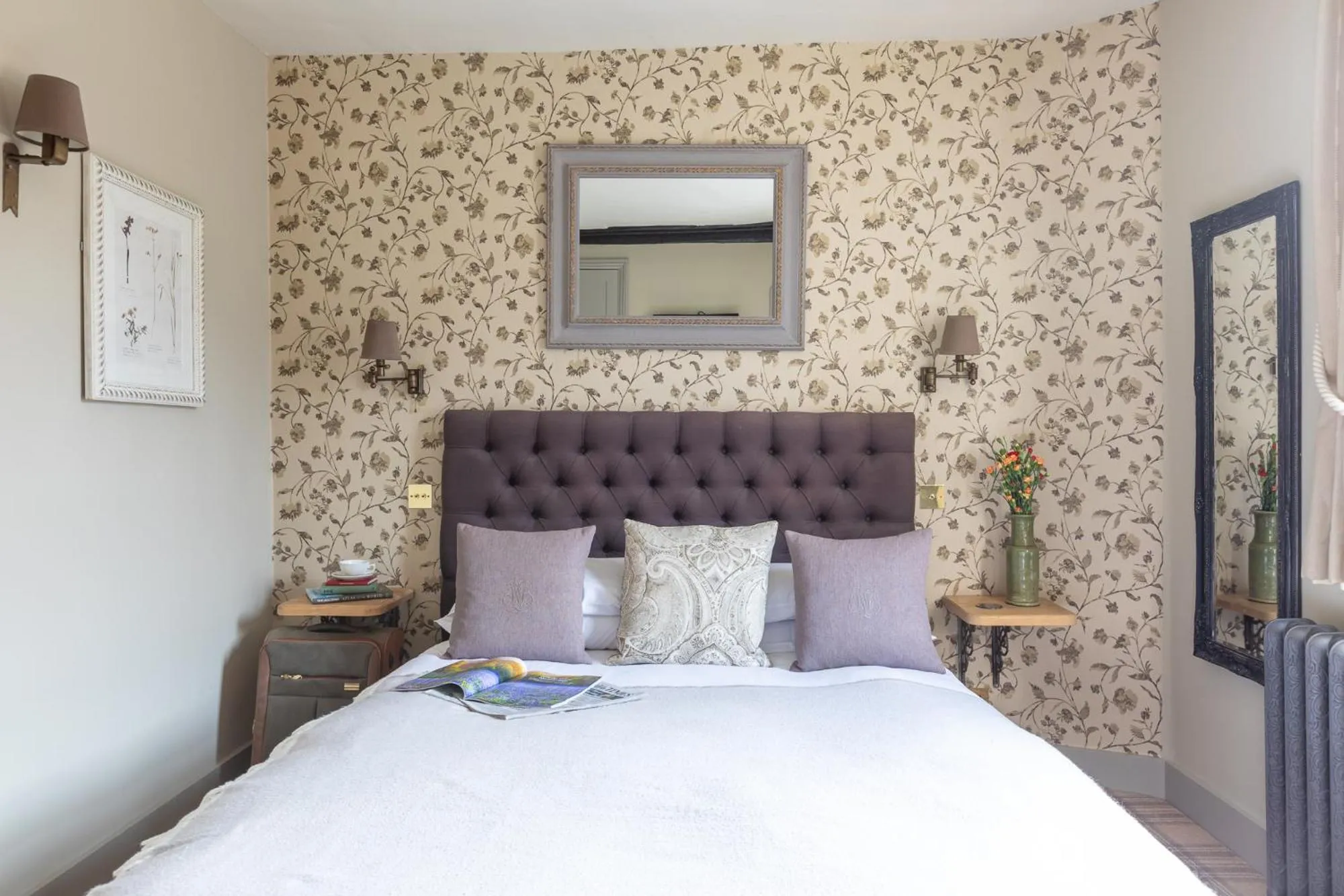 Bedroom, Bed in The Running Horses