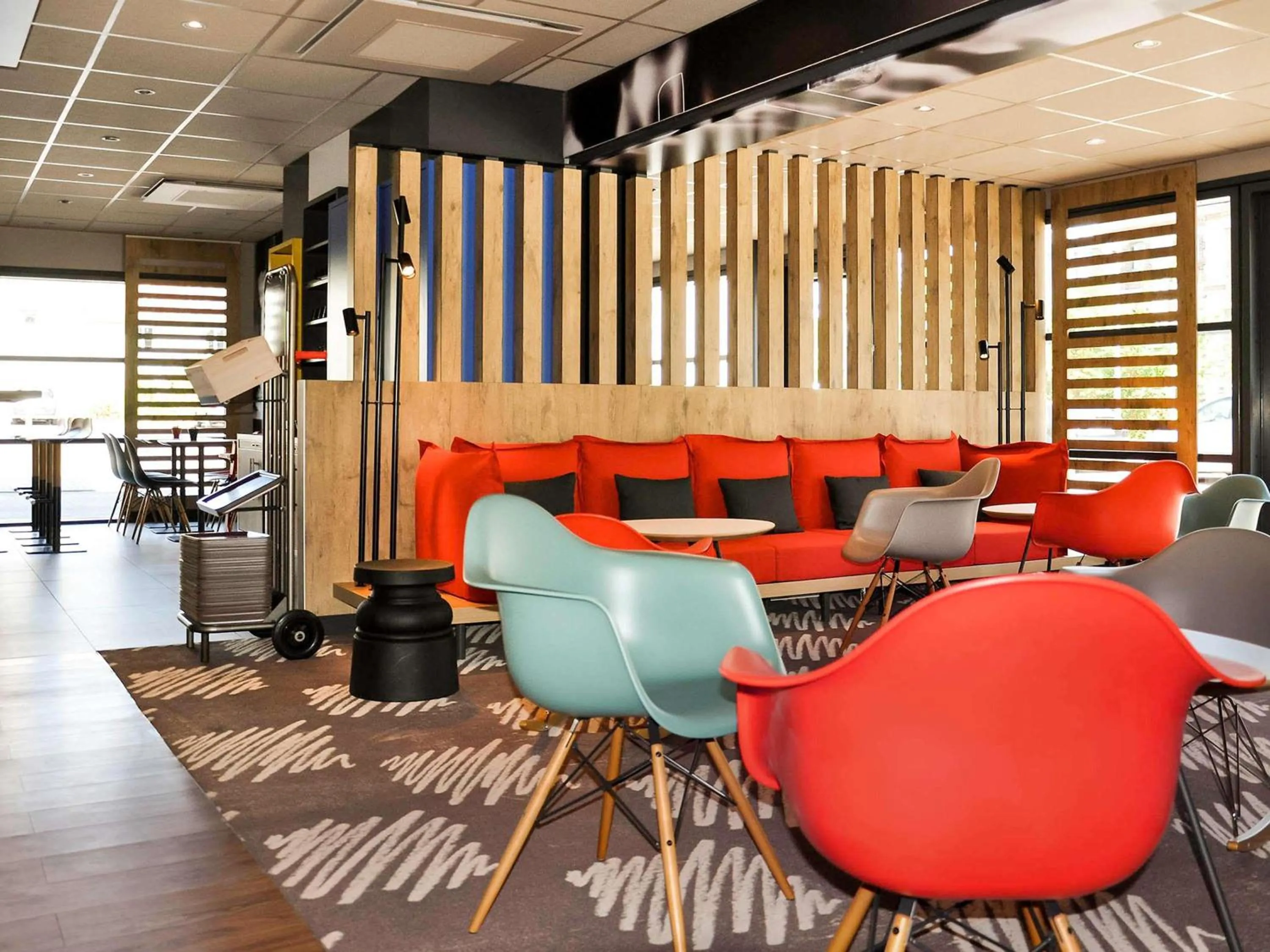 Lounge or bar in ibis Troyes Centre