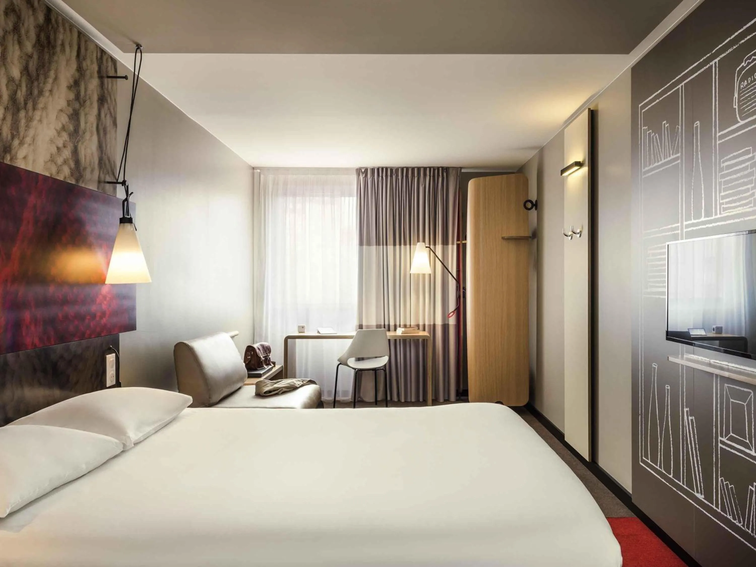 Bedroom, Bed in ibis Troyes Centre