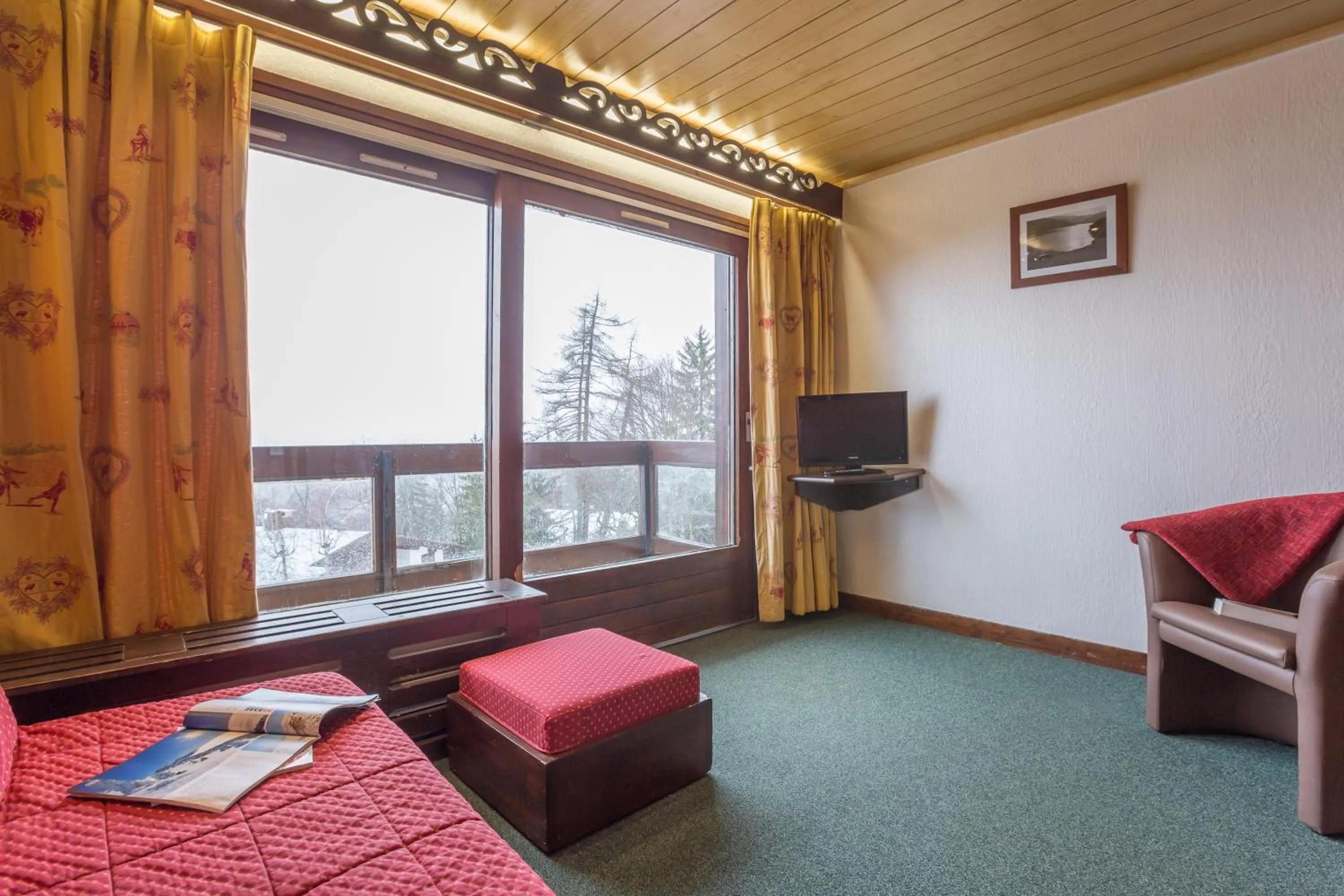 Communal lounge/ TV room, Bed in Résidence Pierre & Vacances Le Mont d'Arbois