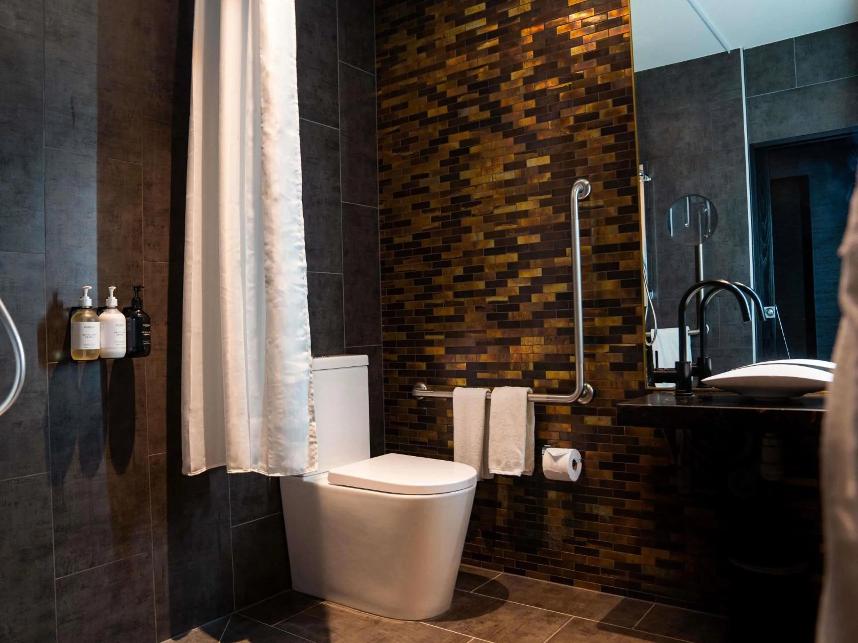 Bedroom in SO/ Auckland