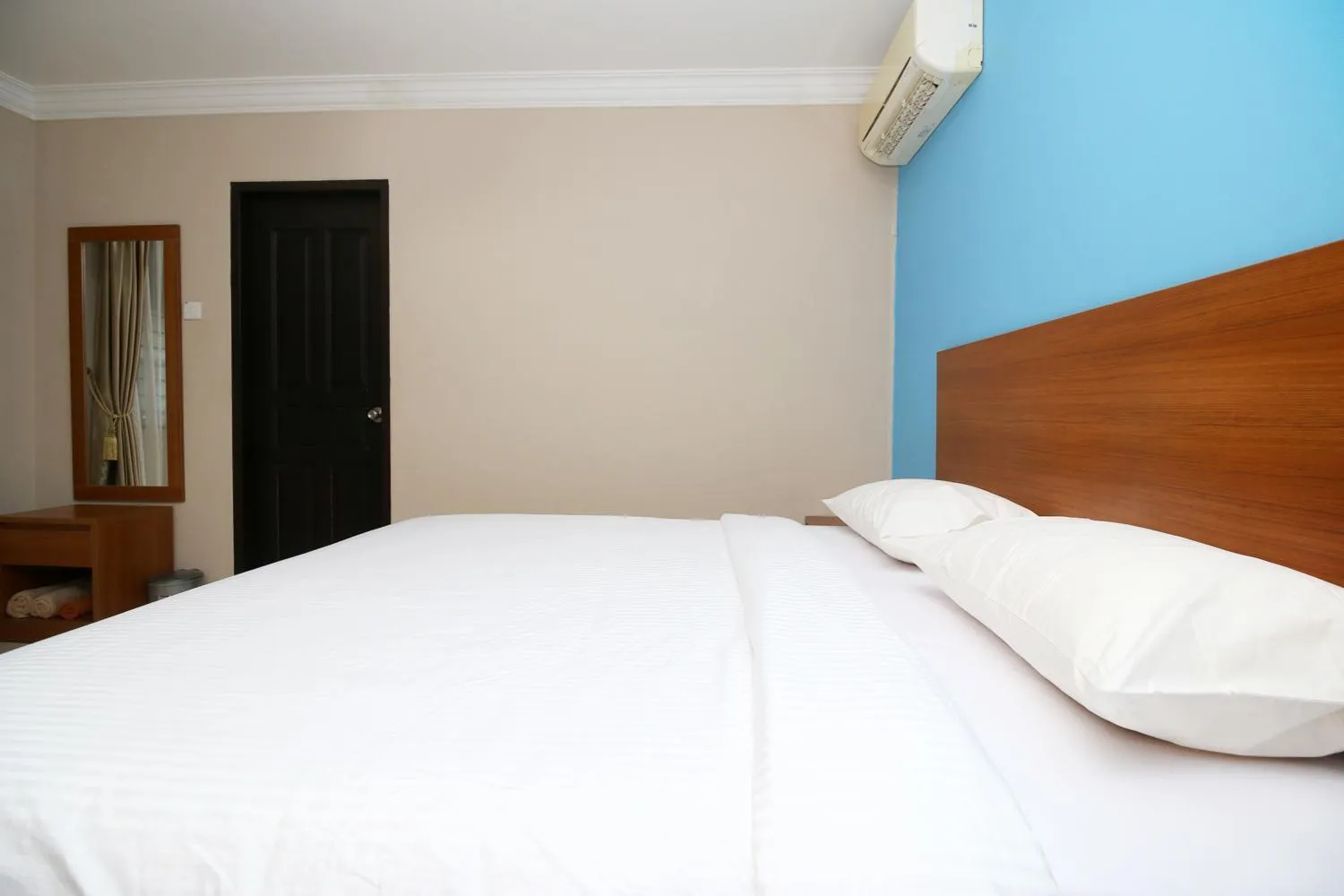 Bedroom, Bed in Safina Inn Syariah Sekupang Batam