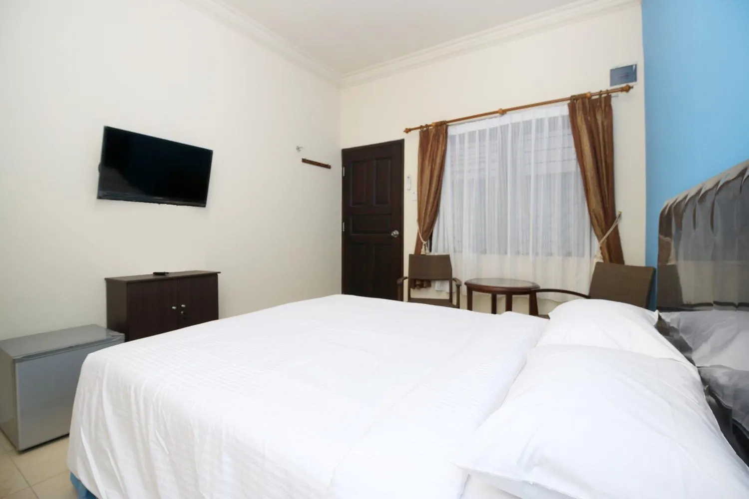 TV and multimedia, Bed in Safina Inn Syariah Sekupang Batam