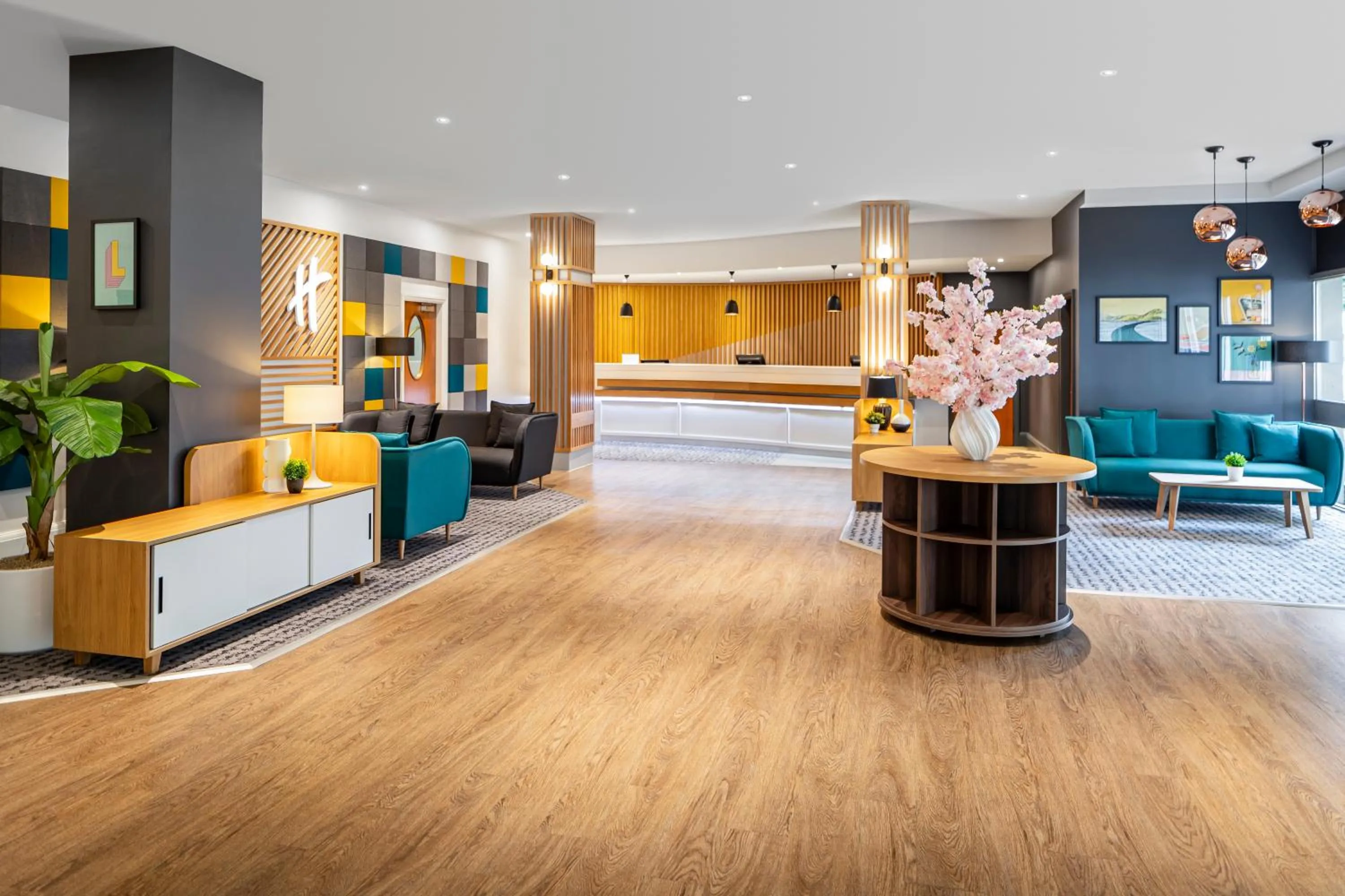 Lobby or reception in Holiday Inn Leicester City by IHG