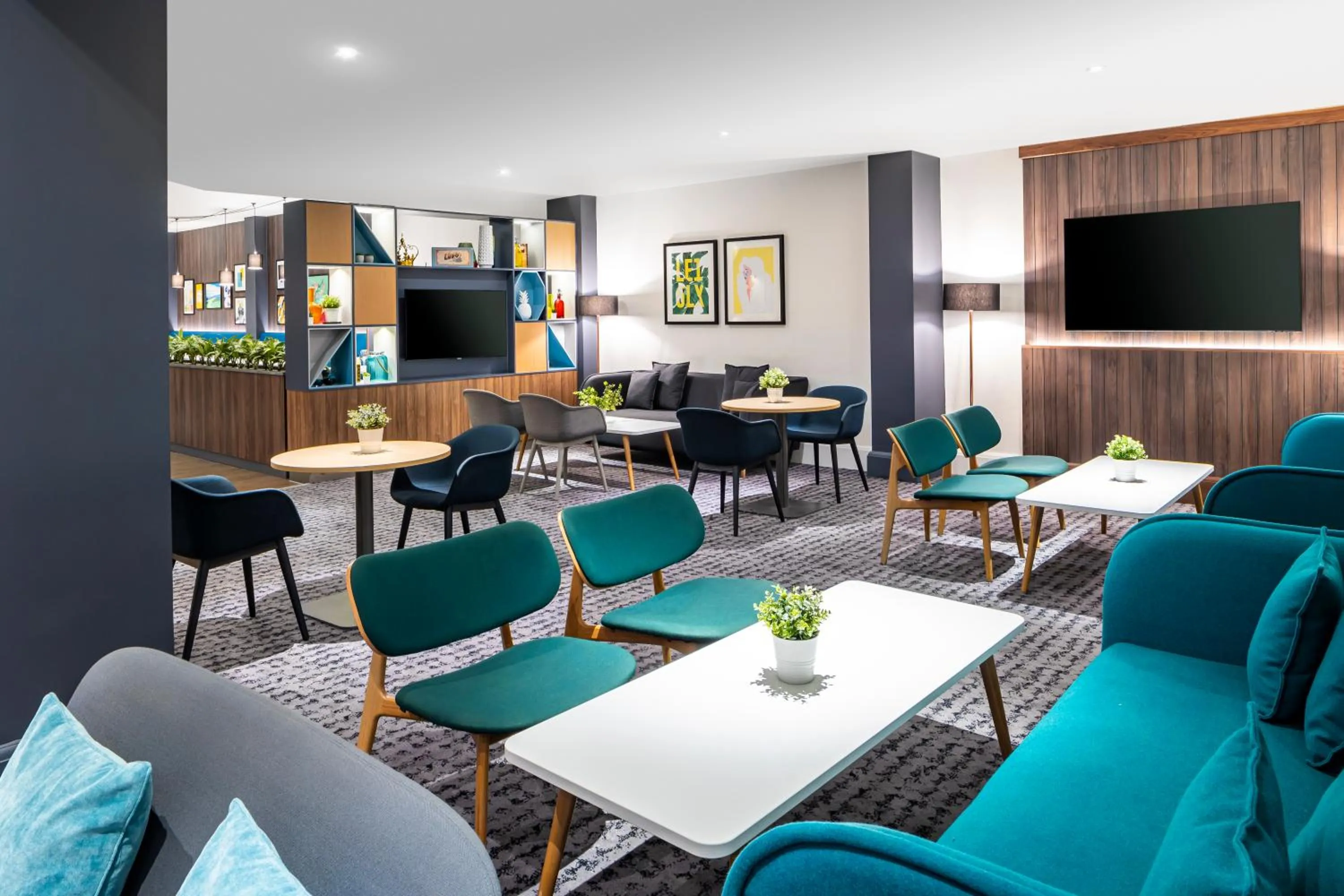 Lounge or bar in Holiday Inn Leicester City by IHG