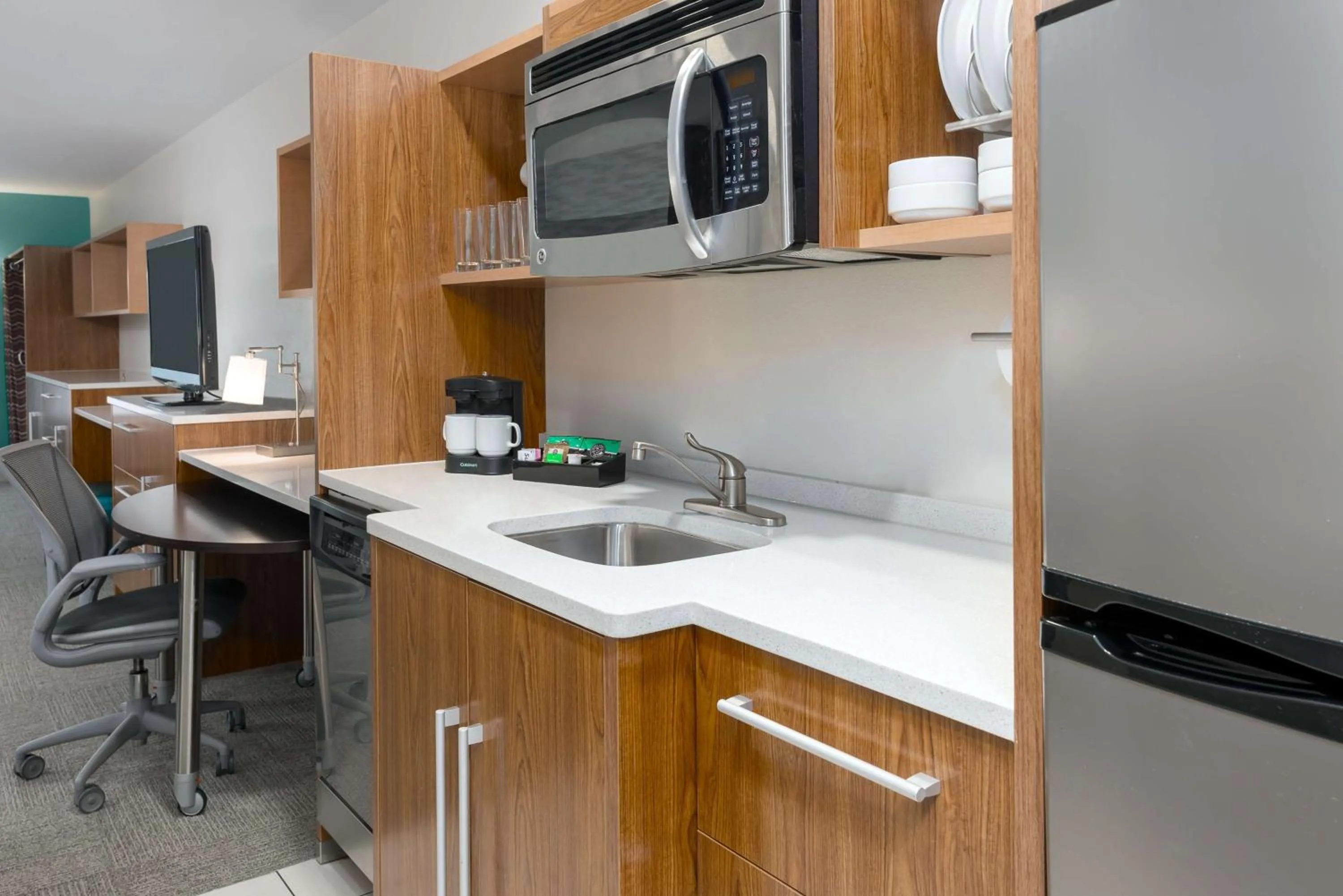 Kitchen or kitchenette in Home2 Suites by Hilton Charleston Airport Convention Center, SC
