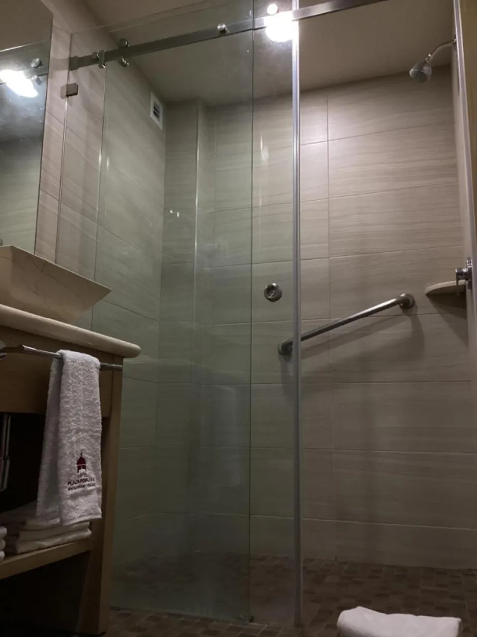 Shower in Plaza Poblana