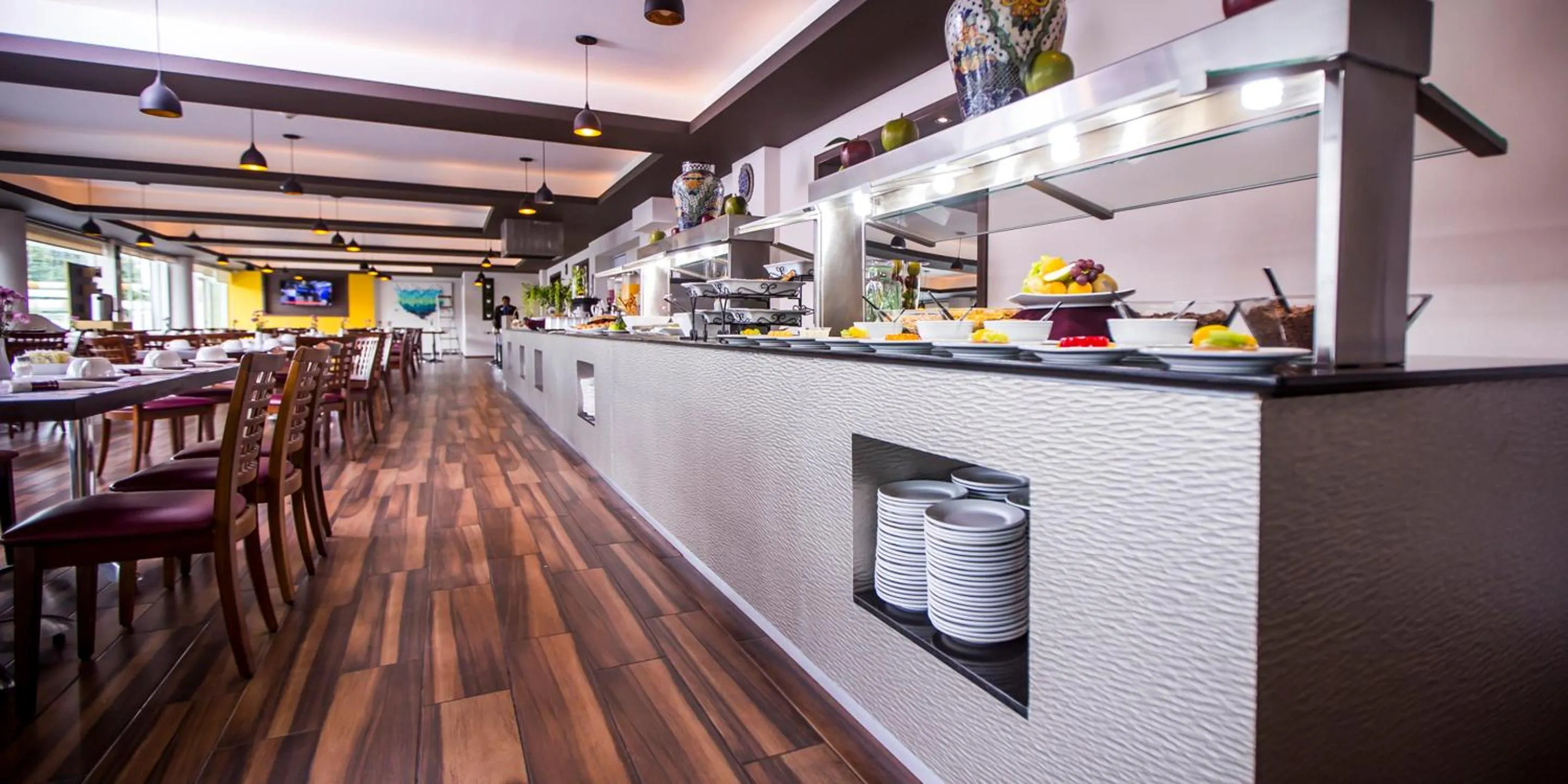 Buffet breakfast in Plaza Poblana