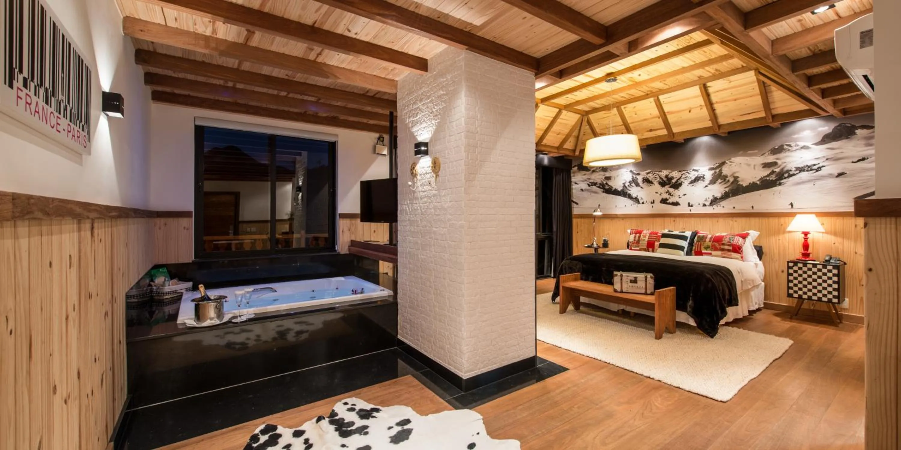 Photo of the whole room, Bed in Quinta da Paz Resort