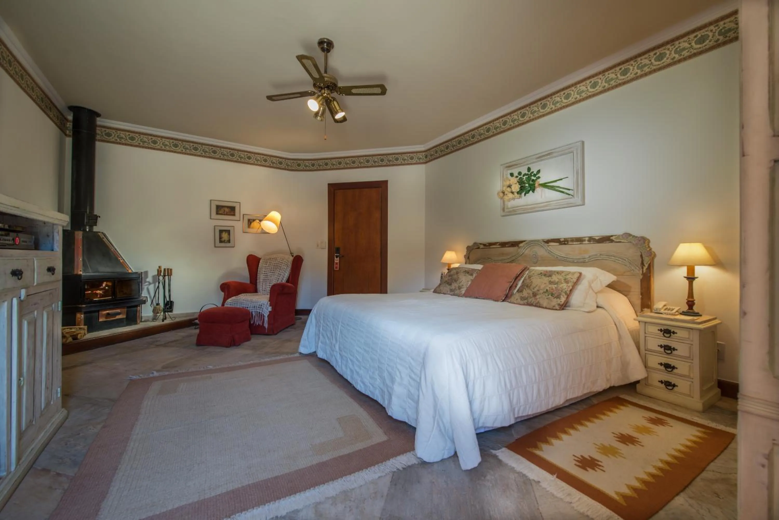 Photo of the whole room, Bed in Quinta da Paz Resort