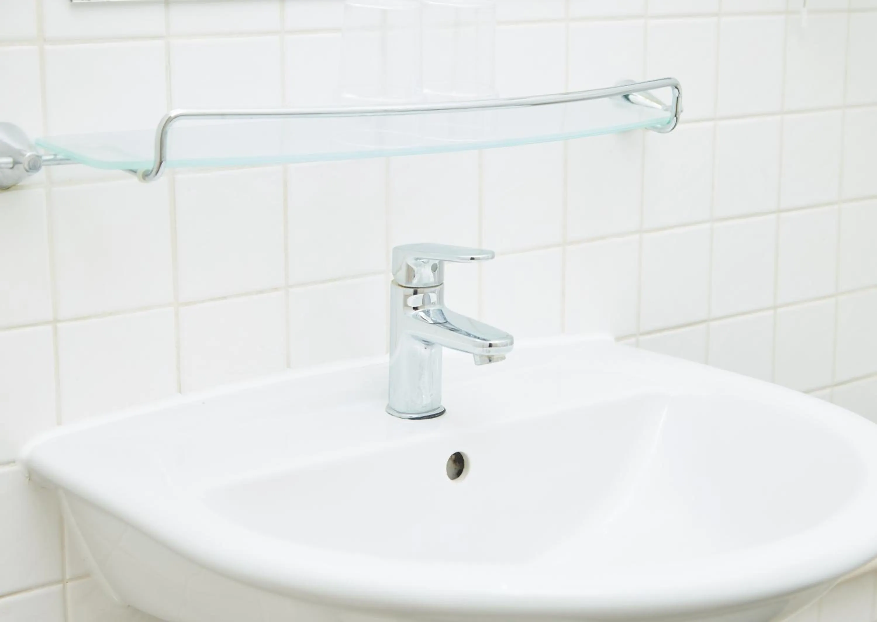 Bathroom in Kings Arms Hotel by Greene King Inns