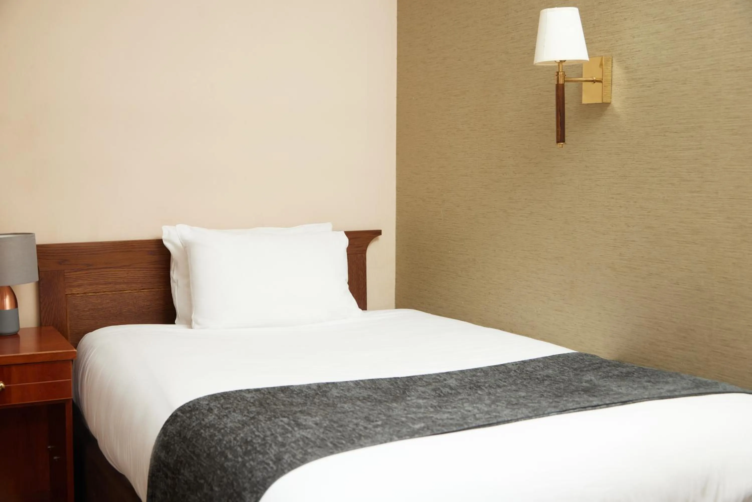 Bedroom, Bed in Kings Arms Hotel by Greene King Inns