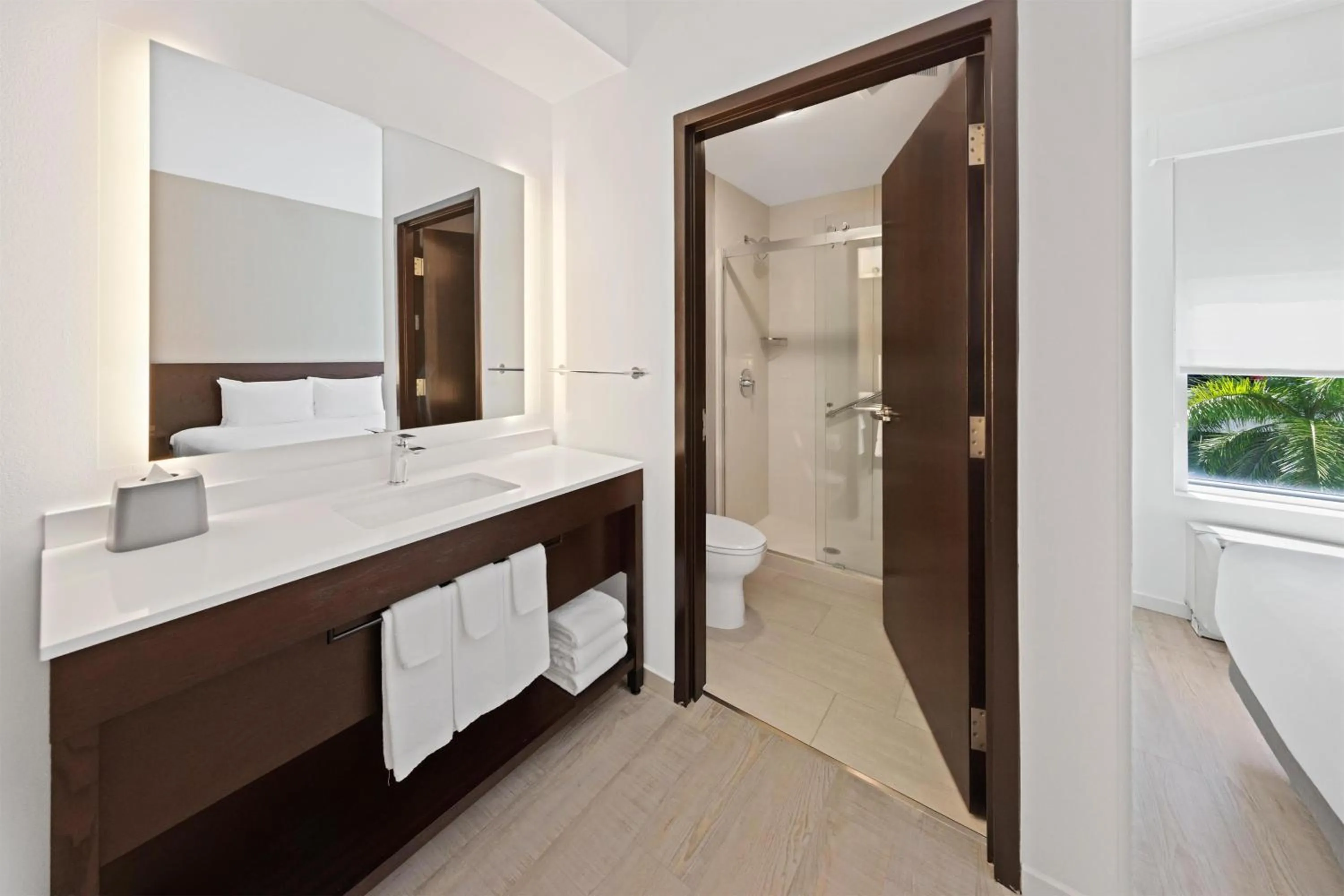 Bathroom, Bed in Hyatt Place West Palm Beach