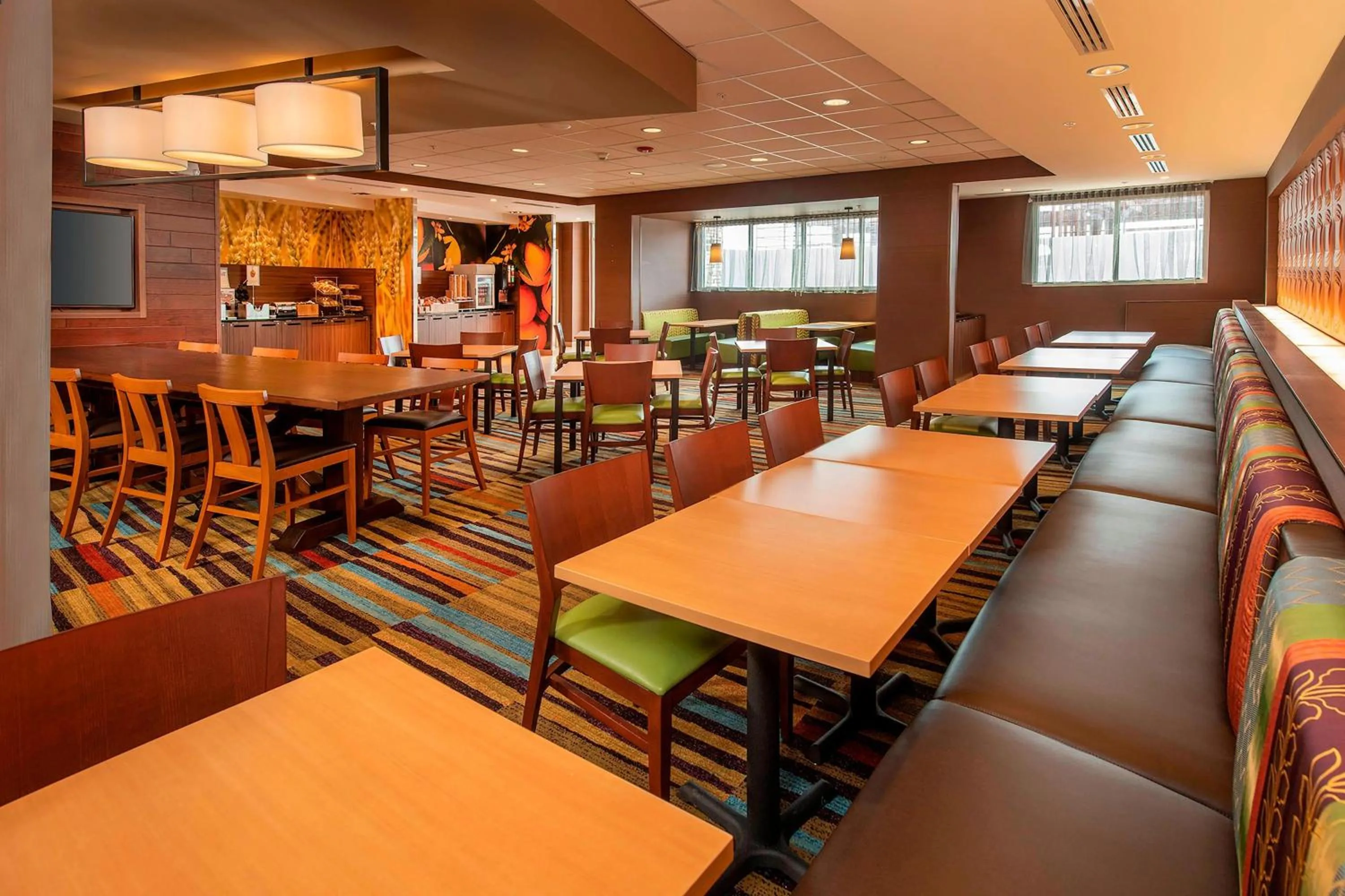 Breakfast in Fairfield Inn & Suites by Marriott Harrisburg International Airport