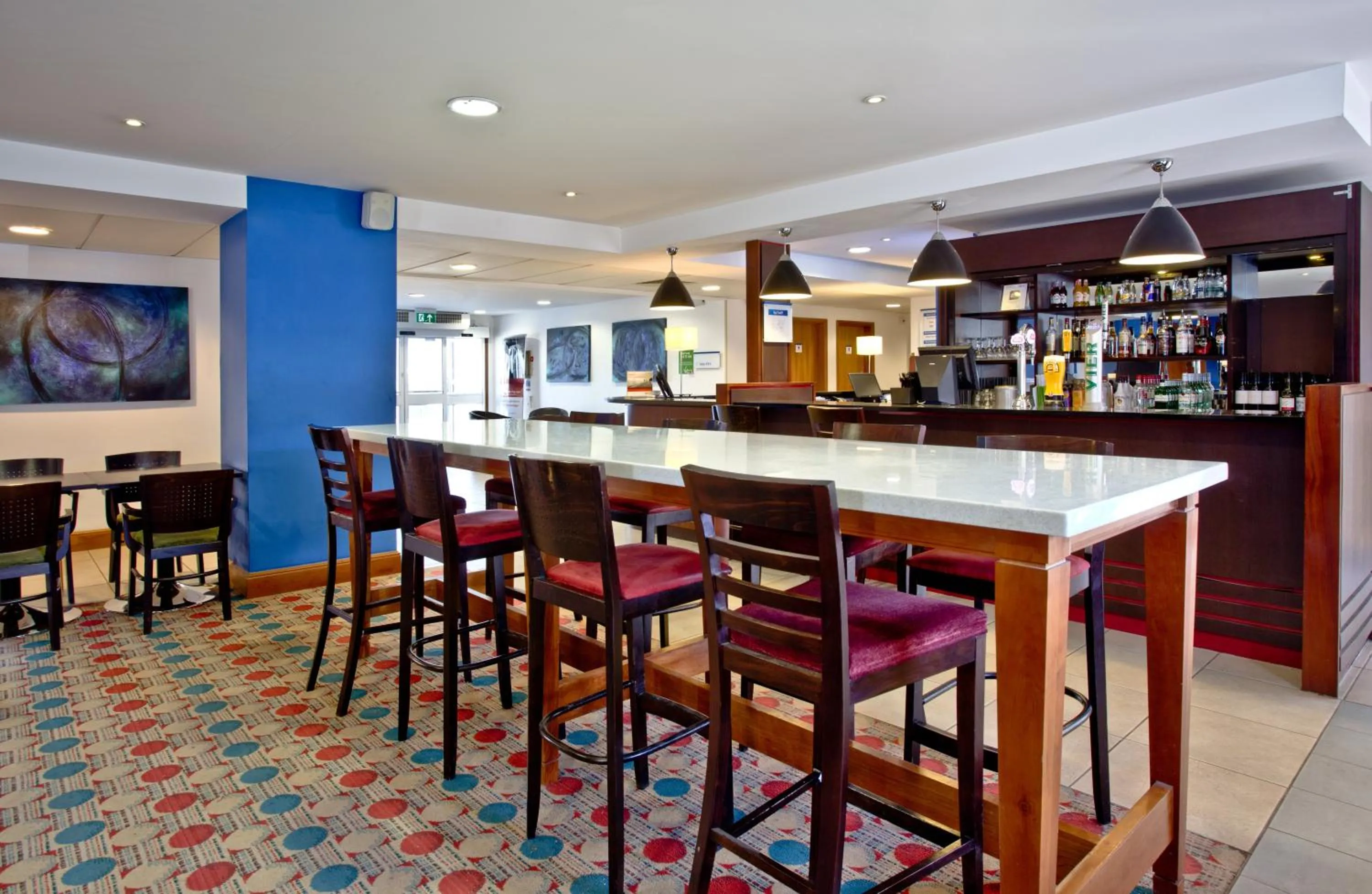 Lounge or bar in Holiday Inn Express Shrewsbury by IHG