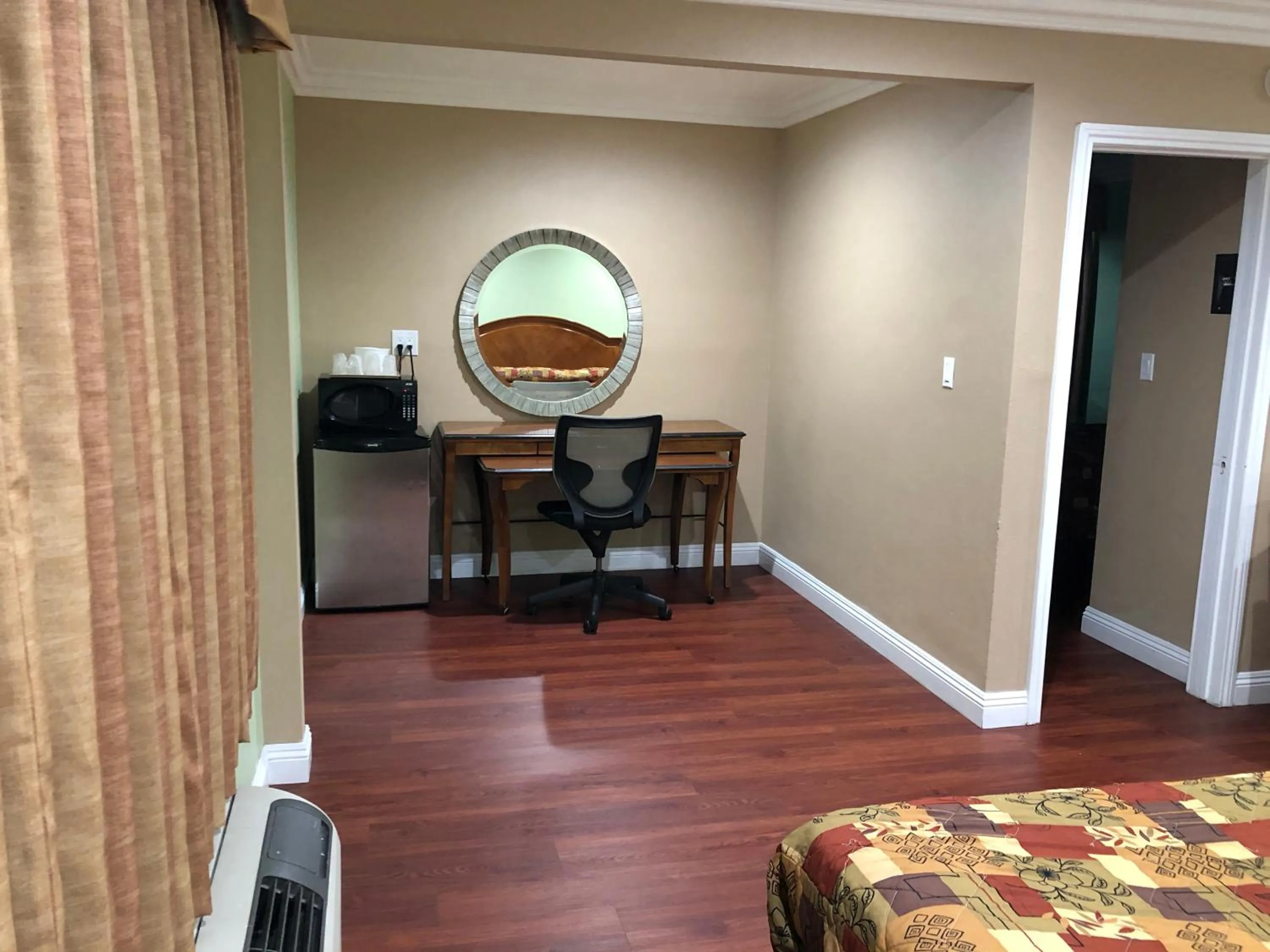 Area and facilities in American Inn & Suites LAX Airport