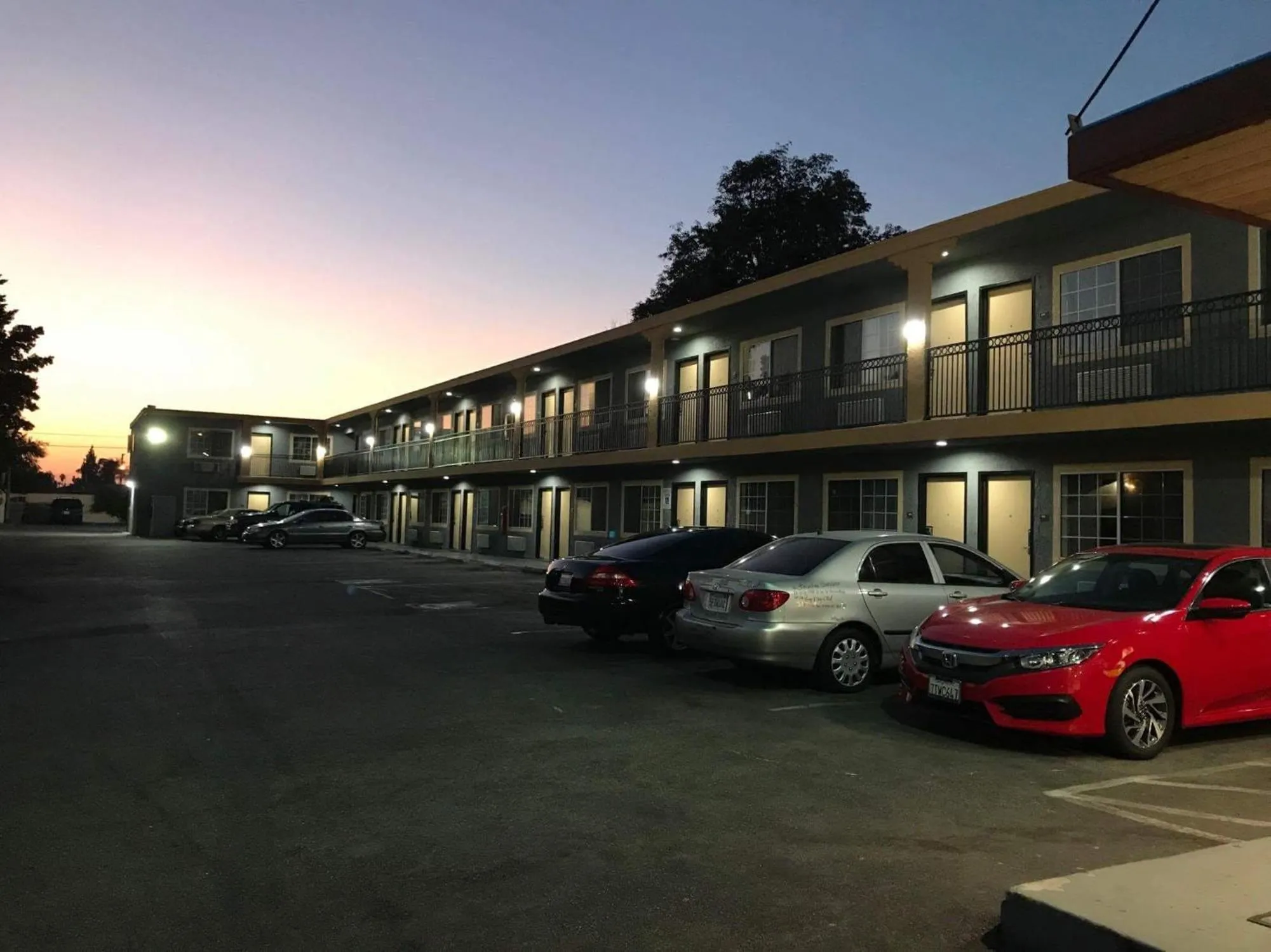 Property building in American Inn & Suites LAX Airport