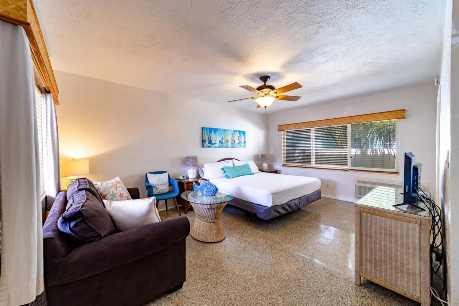 Bed in The Desoto - Oceanview Inn