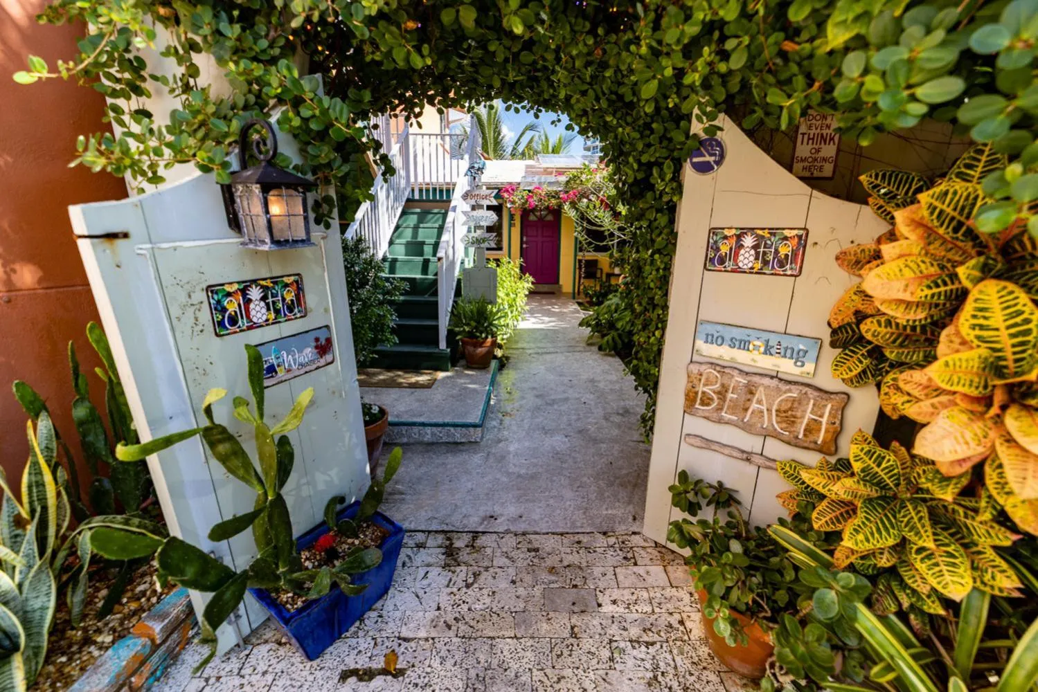 Facade/entrance in The Desoto - Oceanview Inn