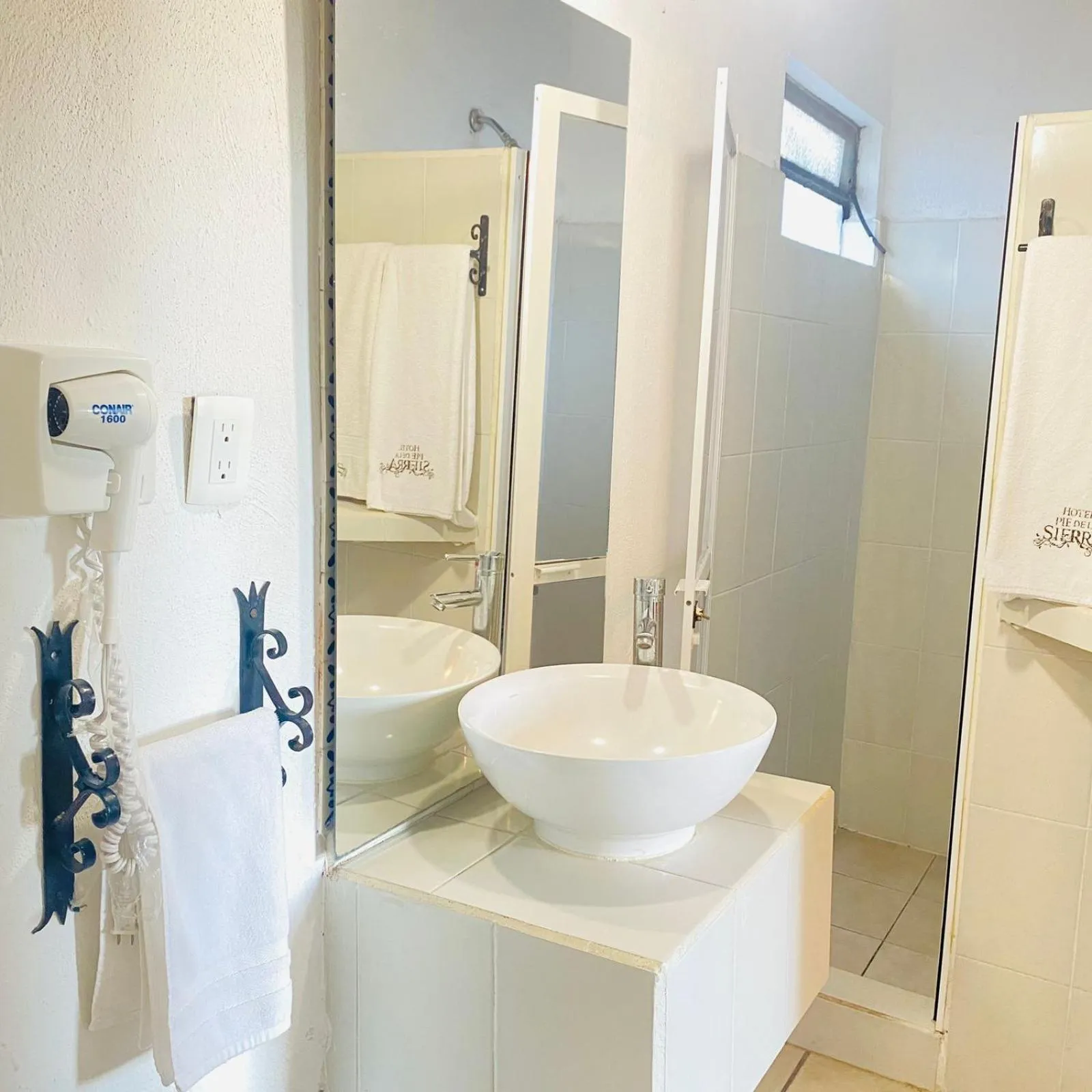 Bathroom in Hotel Pie de la Sierra
