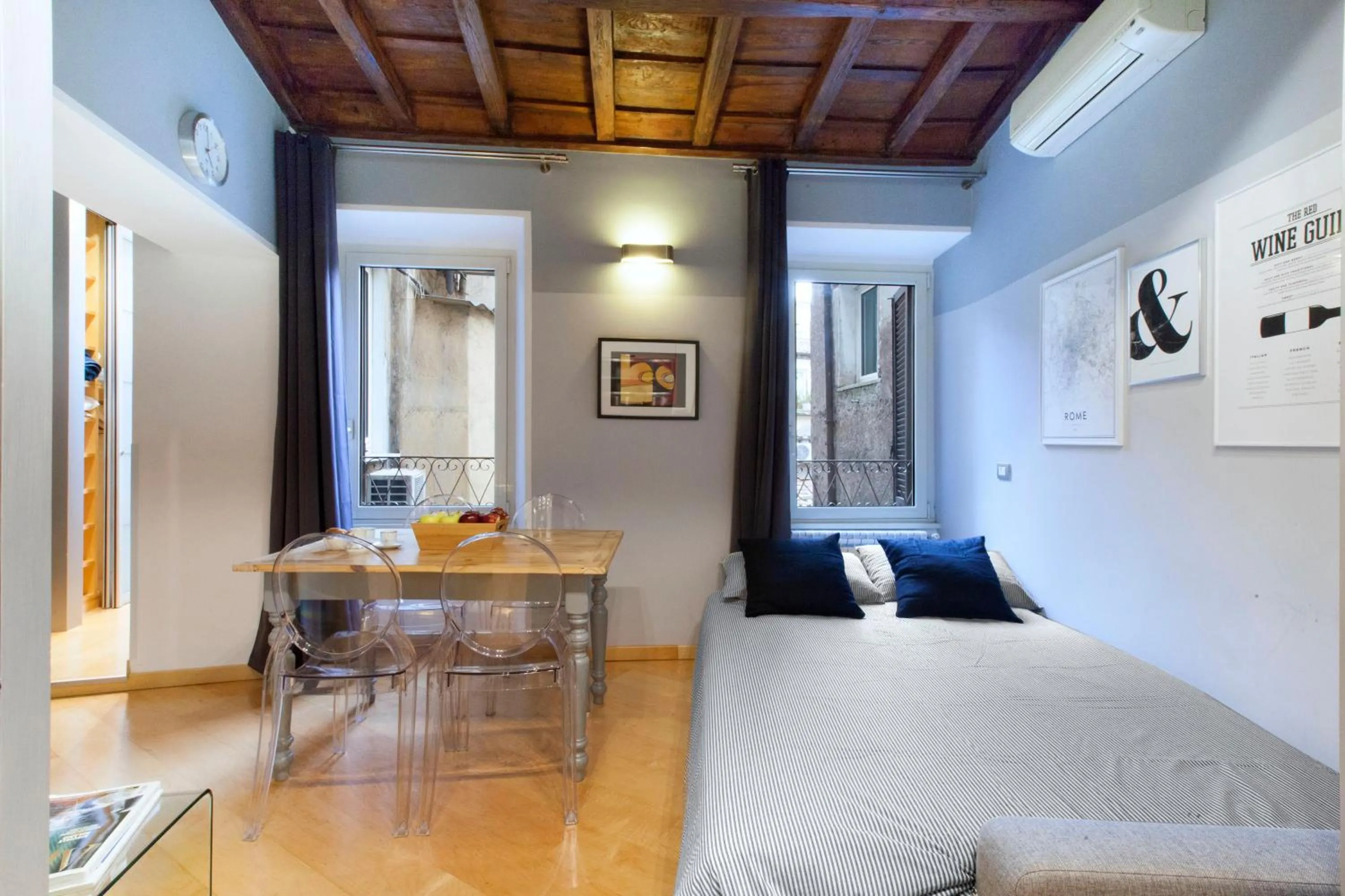 Dining area, Bed in Delle Grotte Apartment