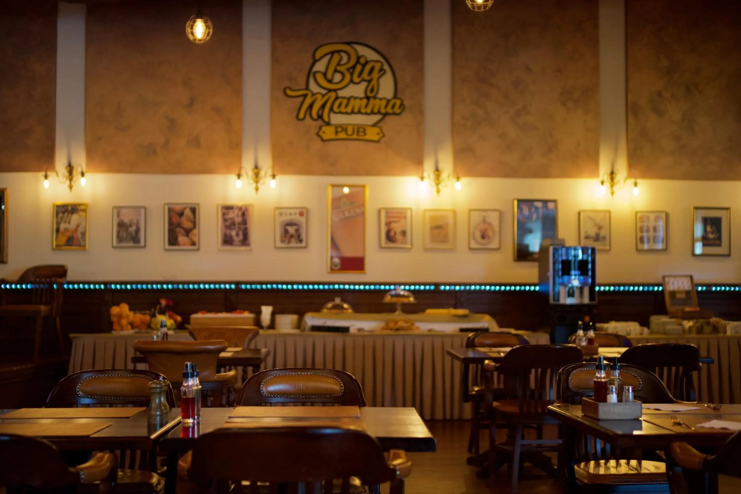 Restaurant/places to eat in Hotel Diplomat