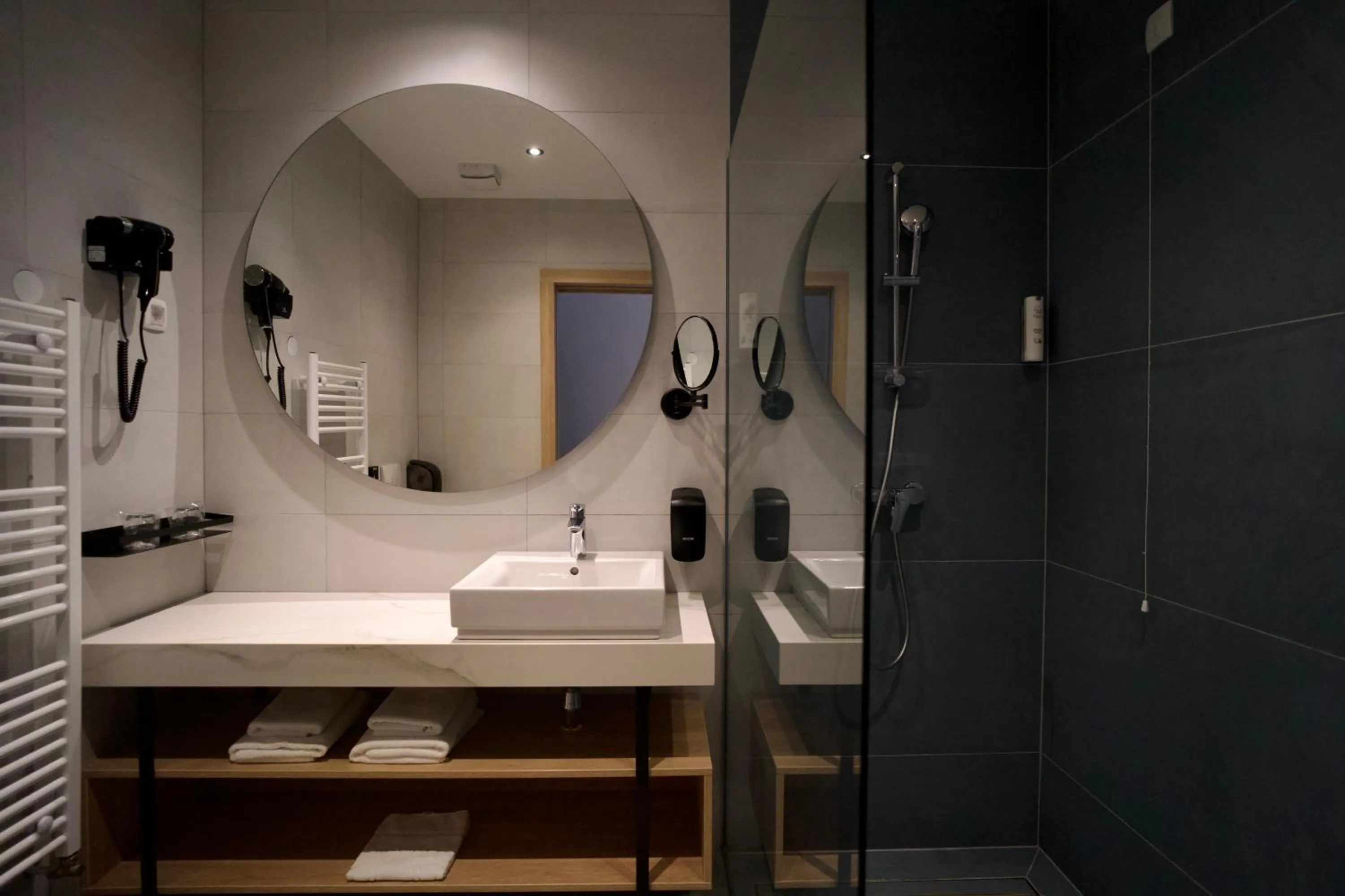 Bathroom in Hotel Diplomat