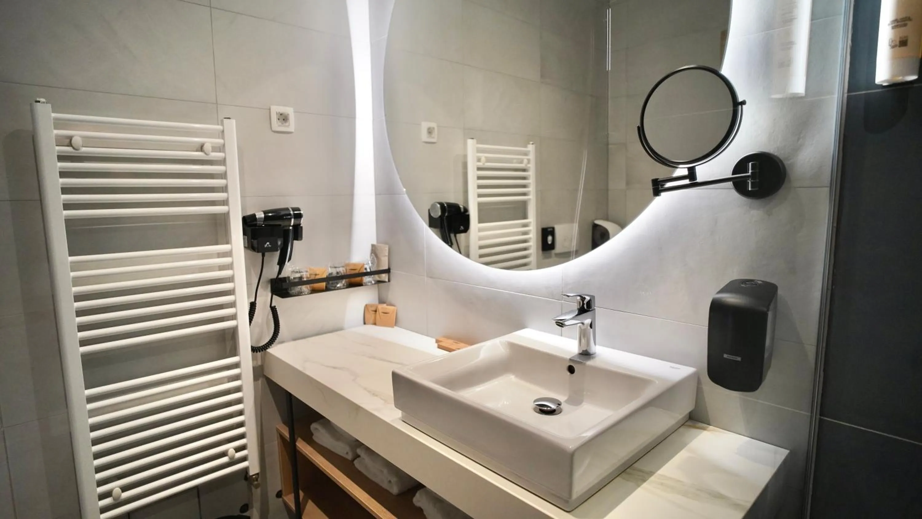 Bathroom in Hotel Diplomat