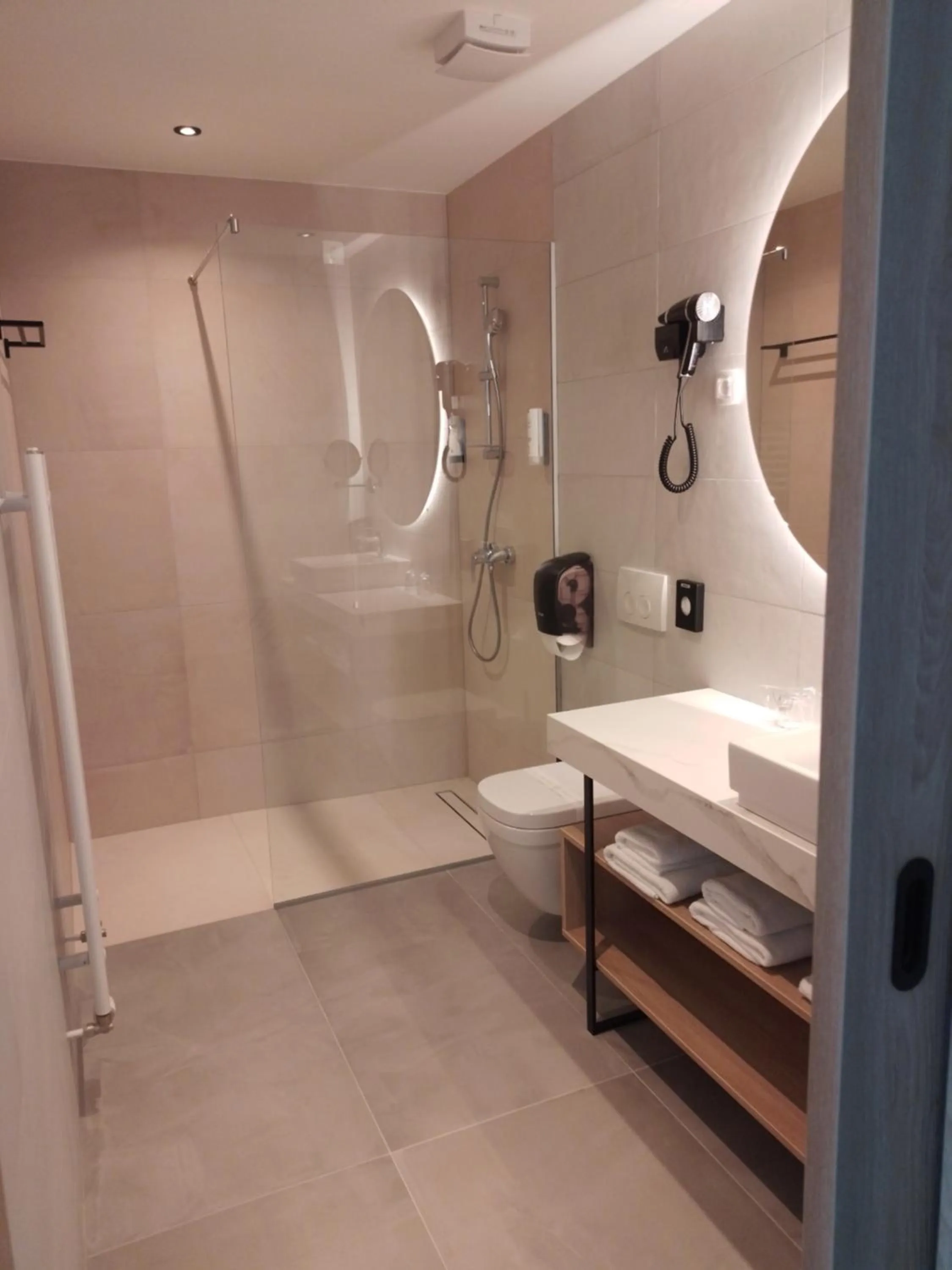 Bathroom in Hotel Diplomat