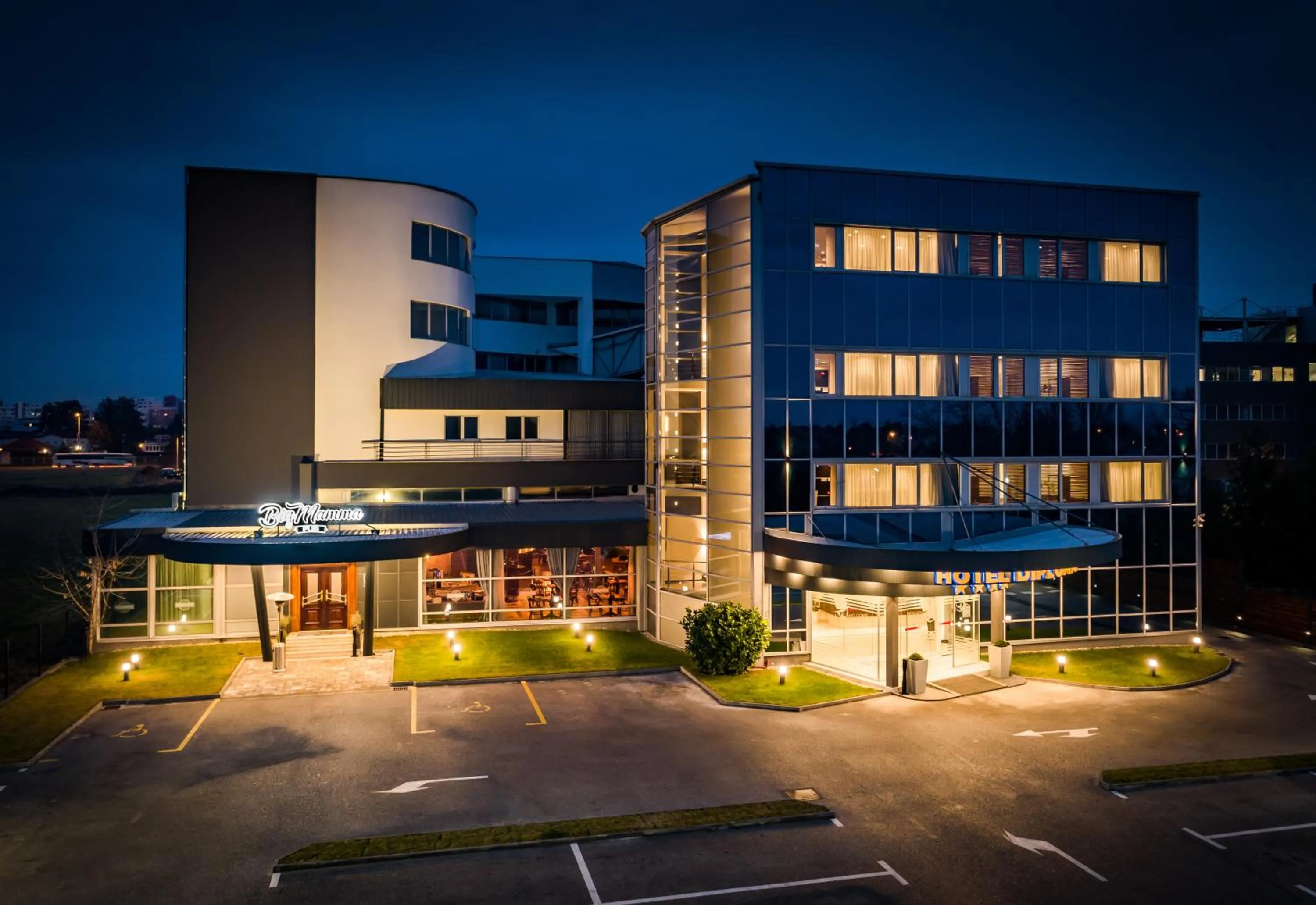 Property building in Hotel Diplomat