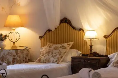 Standard Twin Room with Shared Bathroom - single occupancy in Peregrinando, pensión con encanto Standard Twin Room with Shared Bathroom - single occupancy in Peregrinando, pensión con encanto