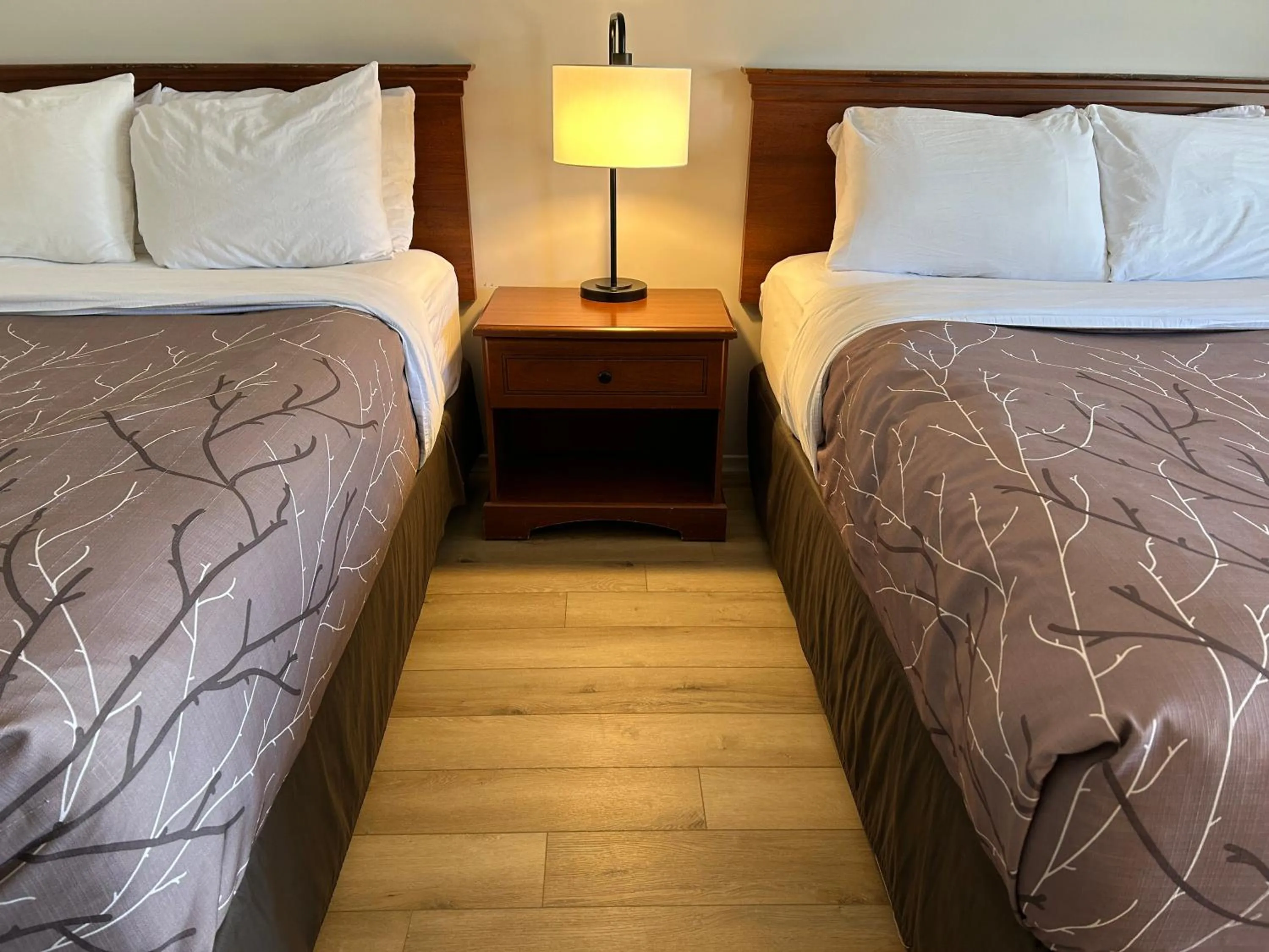 Bedroom, Bed in Rideau Heights Inn