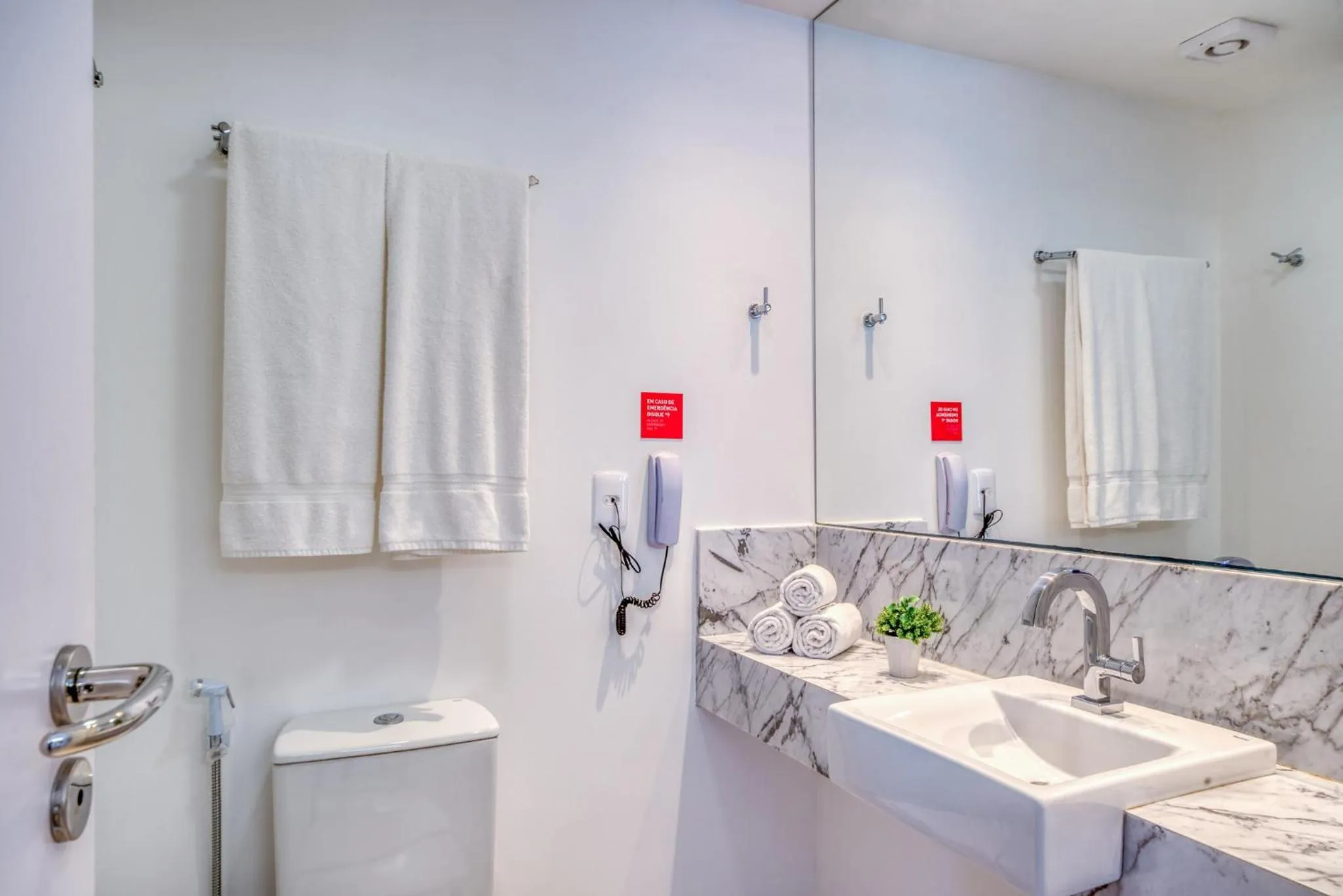 Bathroom in Hotel Brisa Suítes Pajuçara