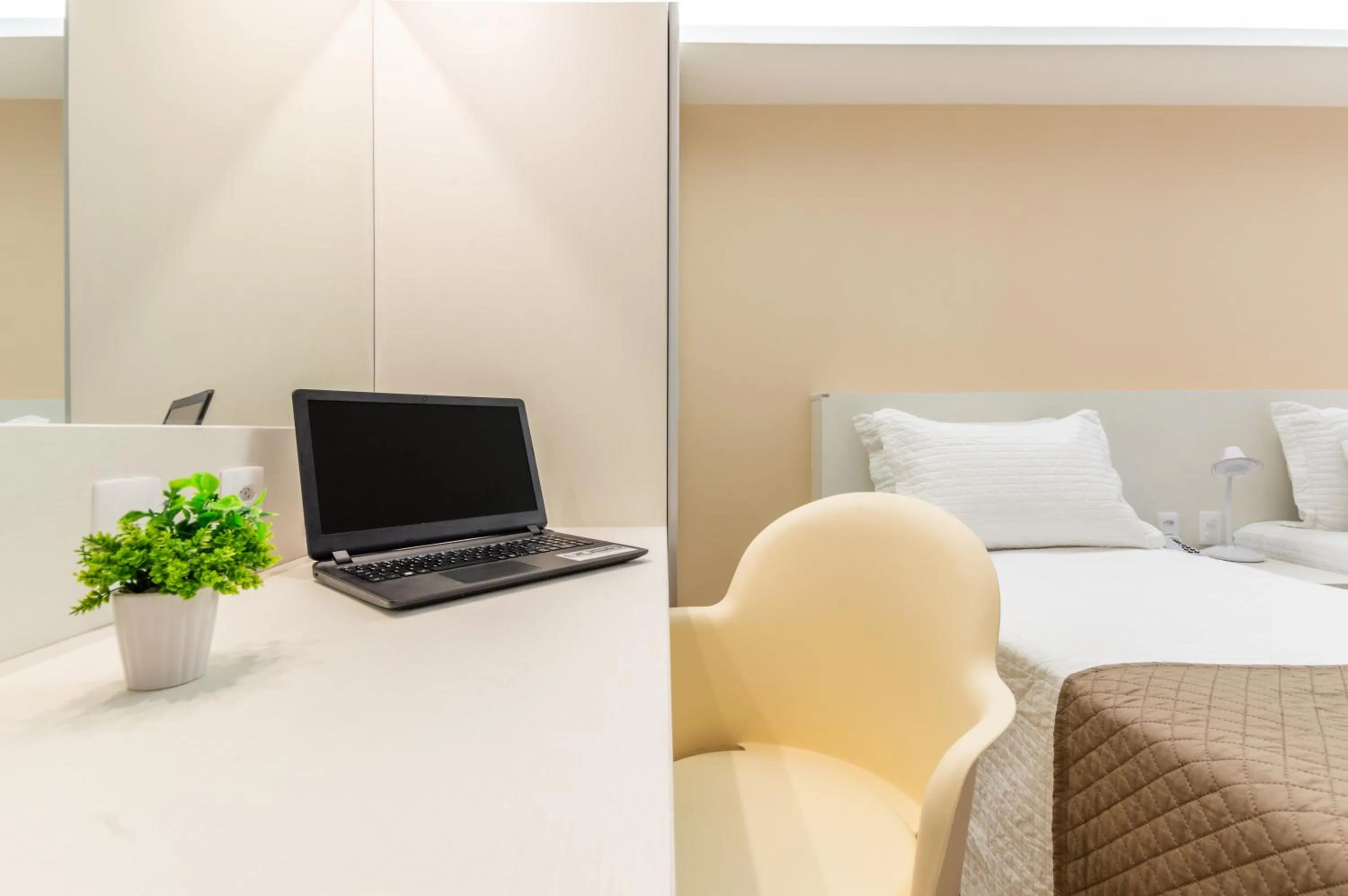 Bedroom, Bed in Hotel Brisa Suítes Pajuçara