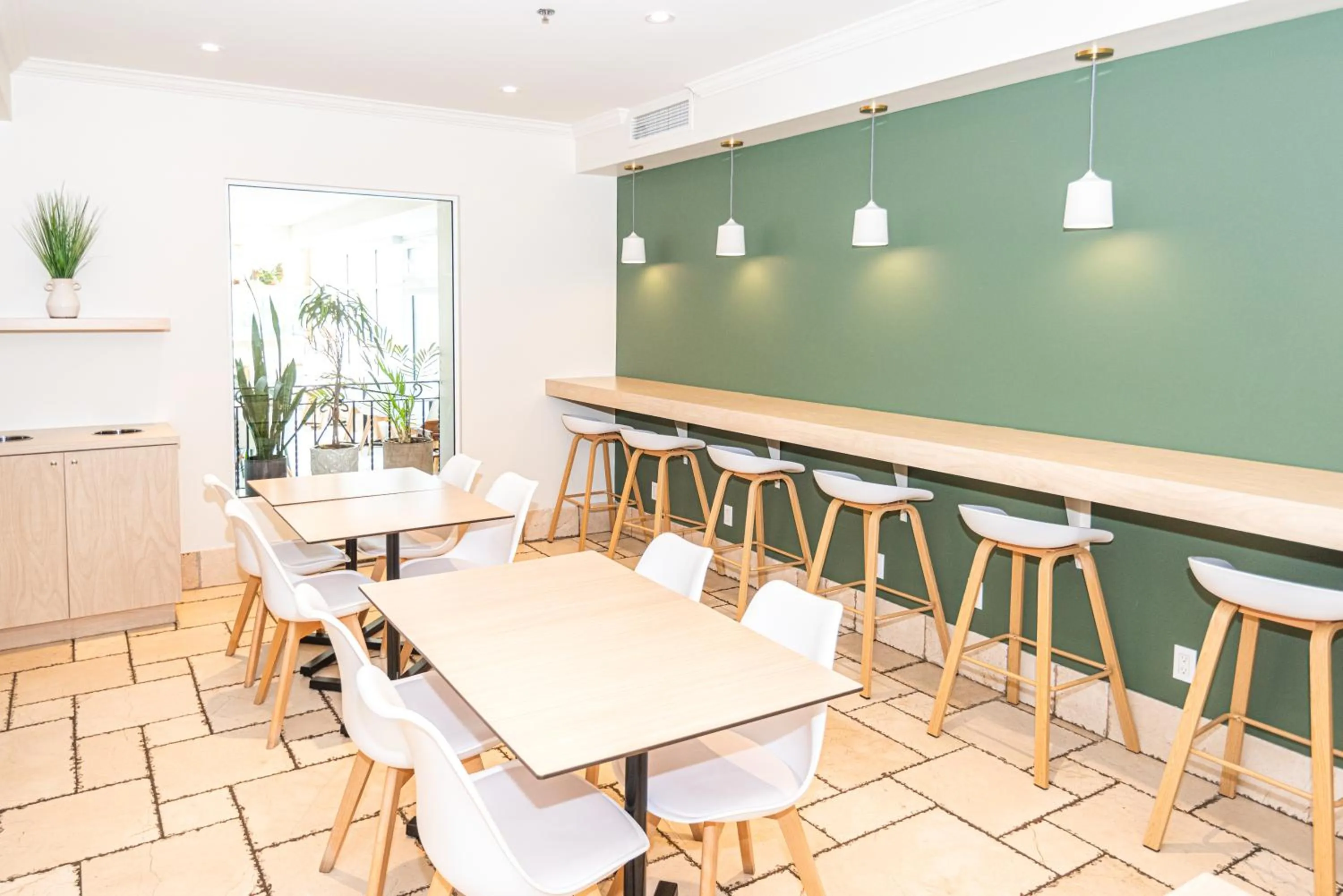 Dining area in Hotel Brossard