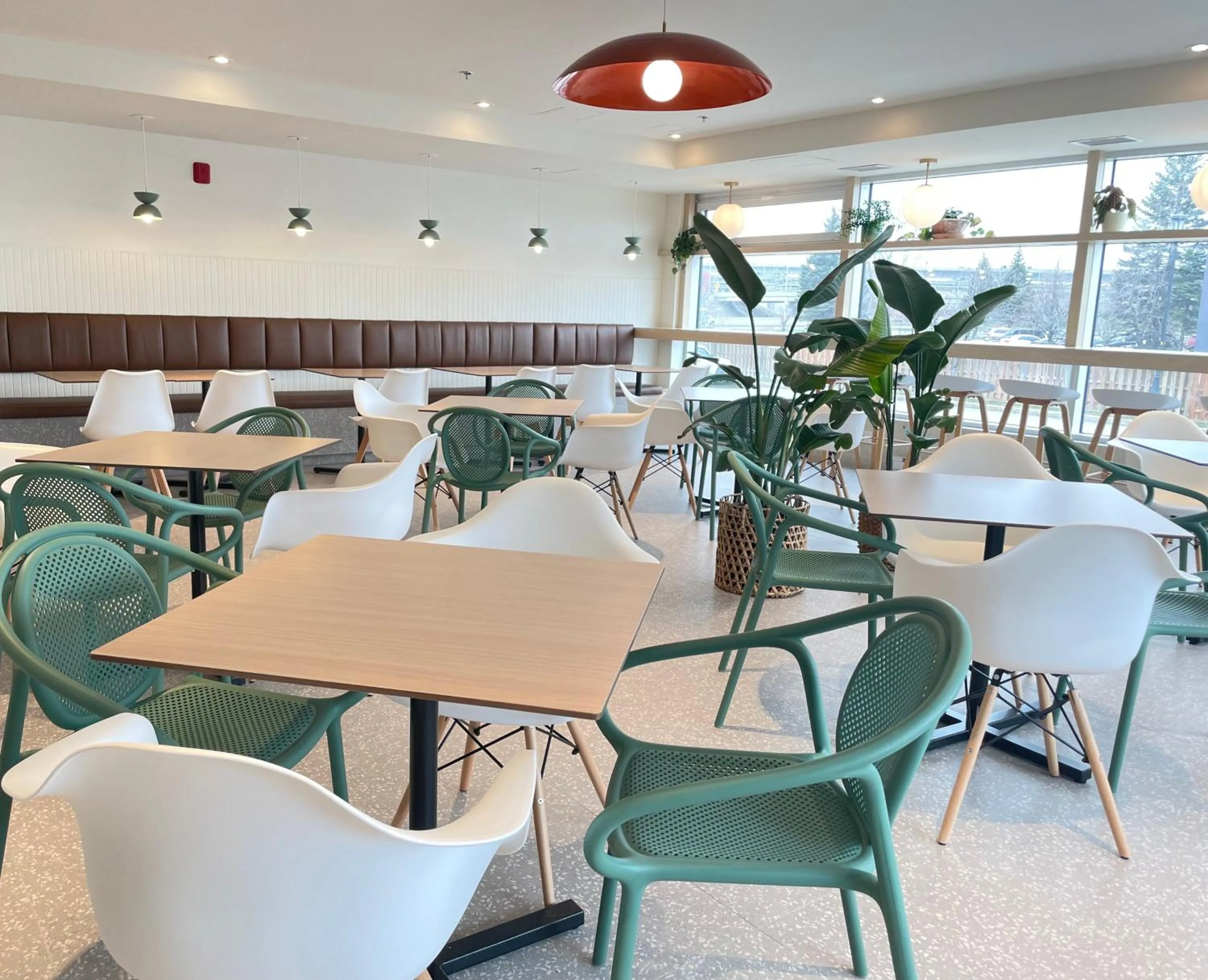 Dining area in Hotel Brossard