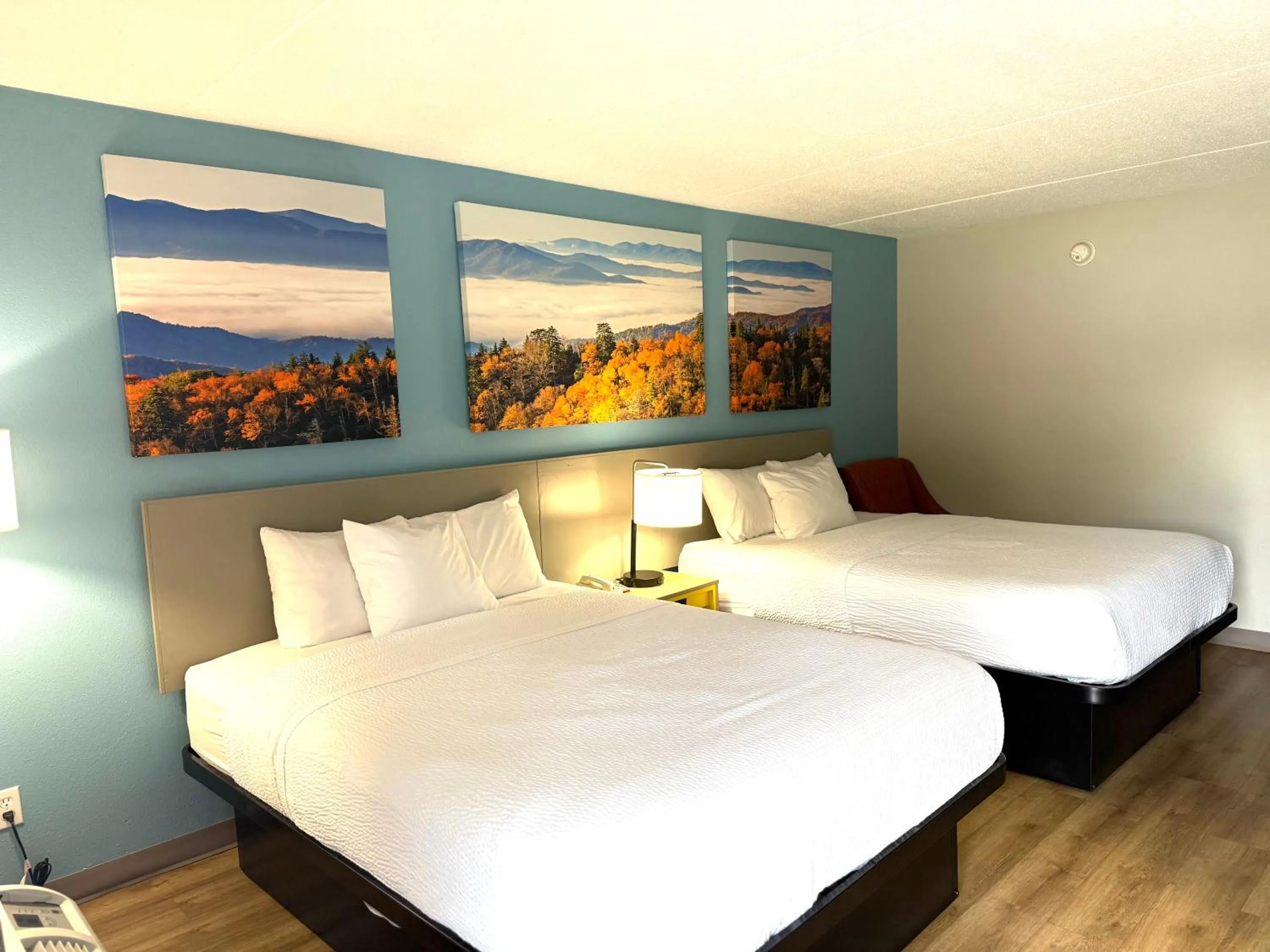 Bed in Days Inn by Wyndham Harriman