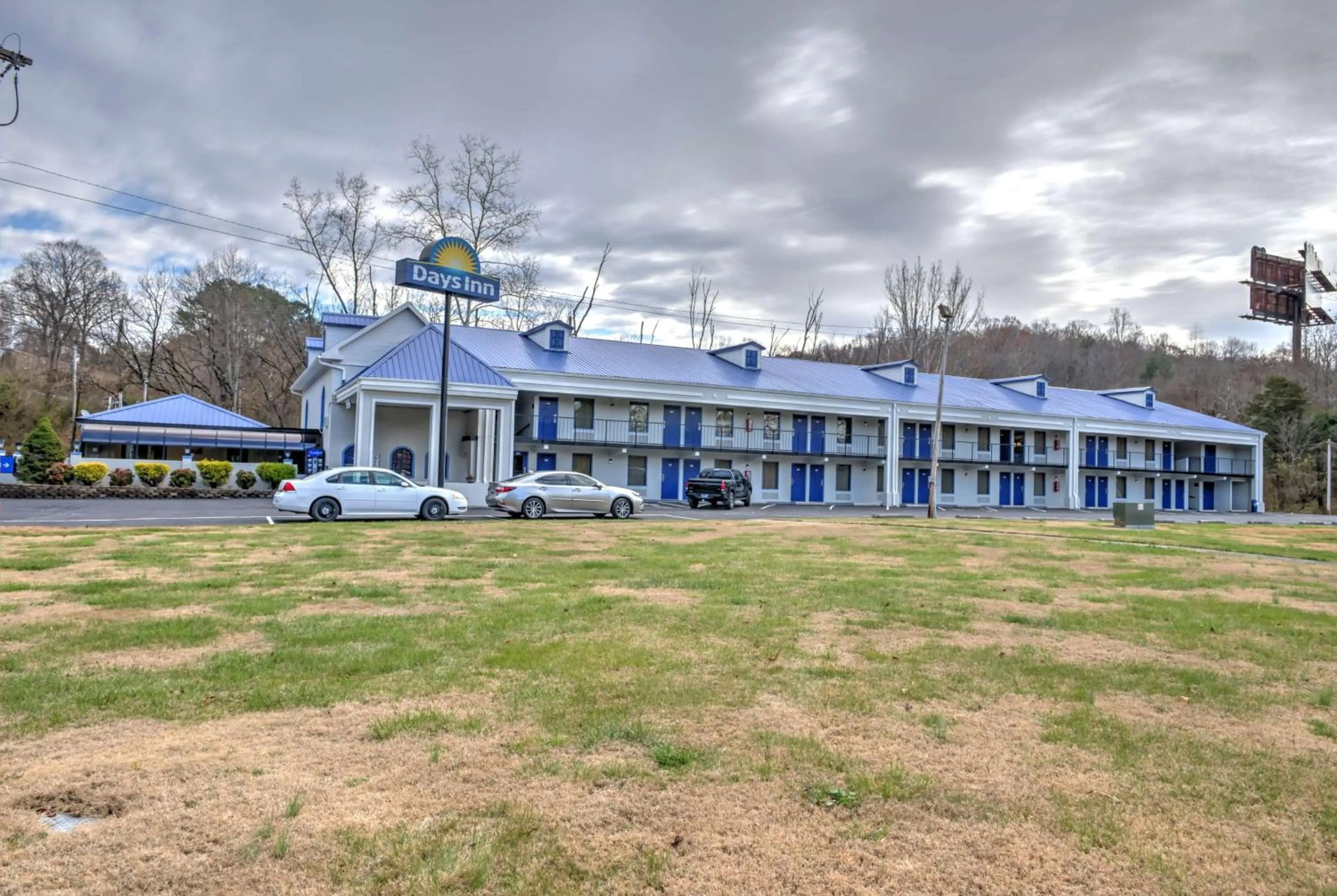 Property building in Days Inn by Wyndham Harriman