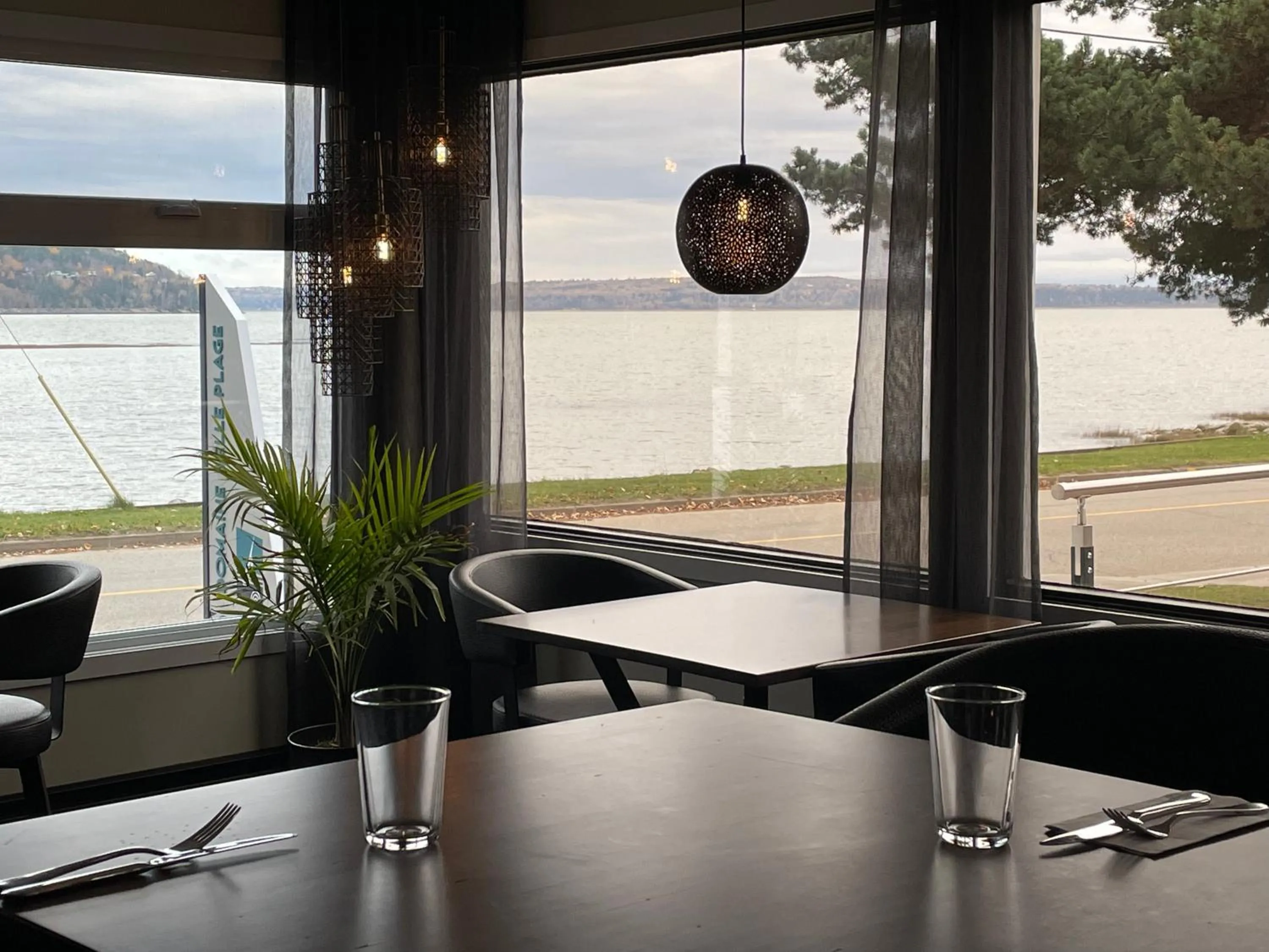 Restaurant/places to eat in Domaine Belle Plage