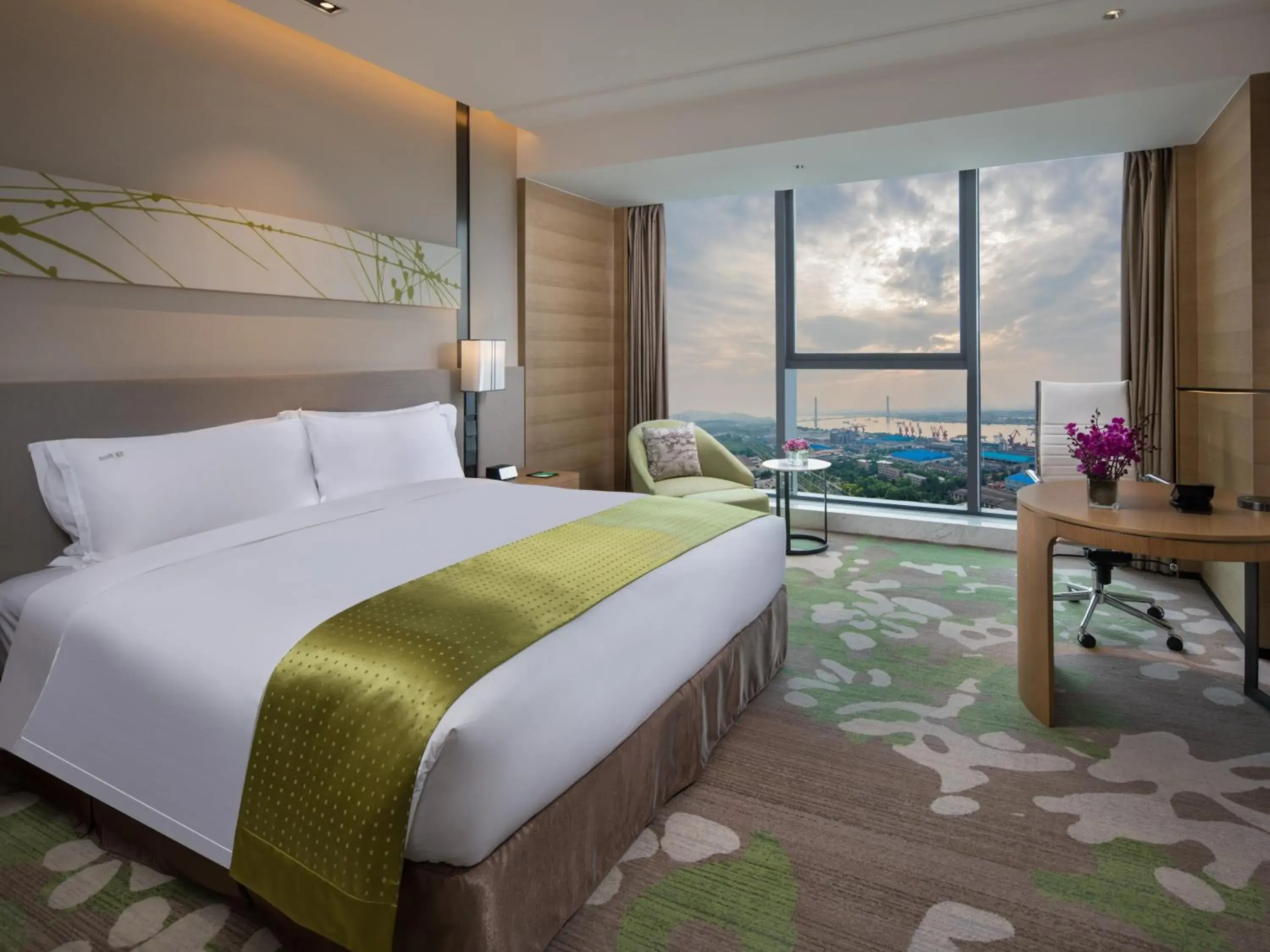 Standard King Room with Harbor View in Holiday Inn Nanjing Harbour by IHG Standard King Room with Harbor View in Holiday Inn Nanjing Harbour by IHG