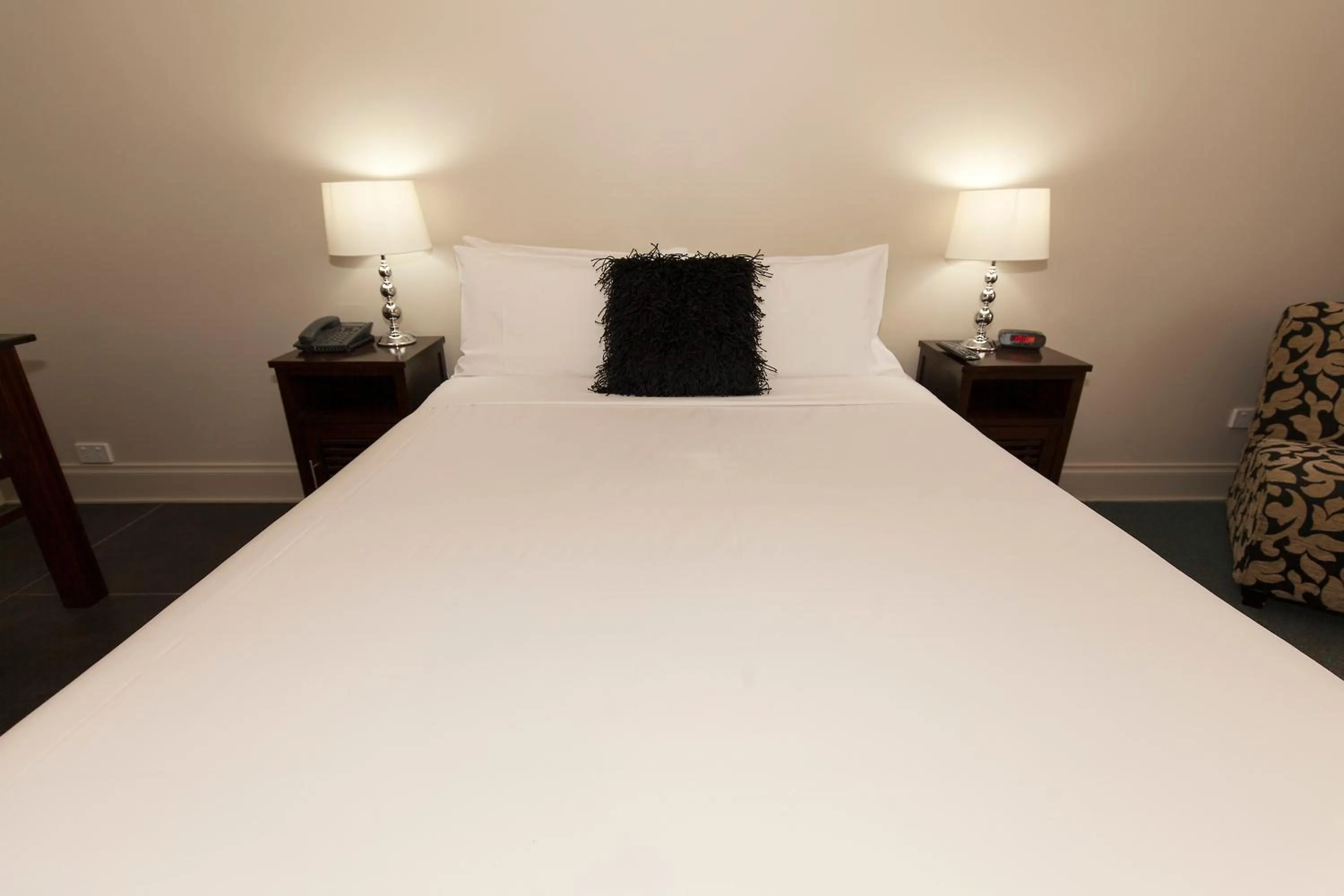 Bedroom, Bed in Echuca Nirebo Motel