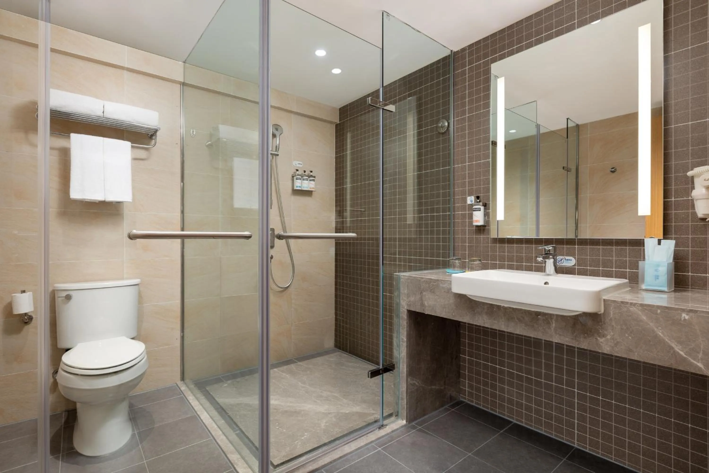 Bathroom in Holiday Inn Express Xi'an Qujiang South by IHG